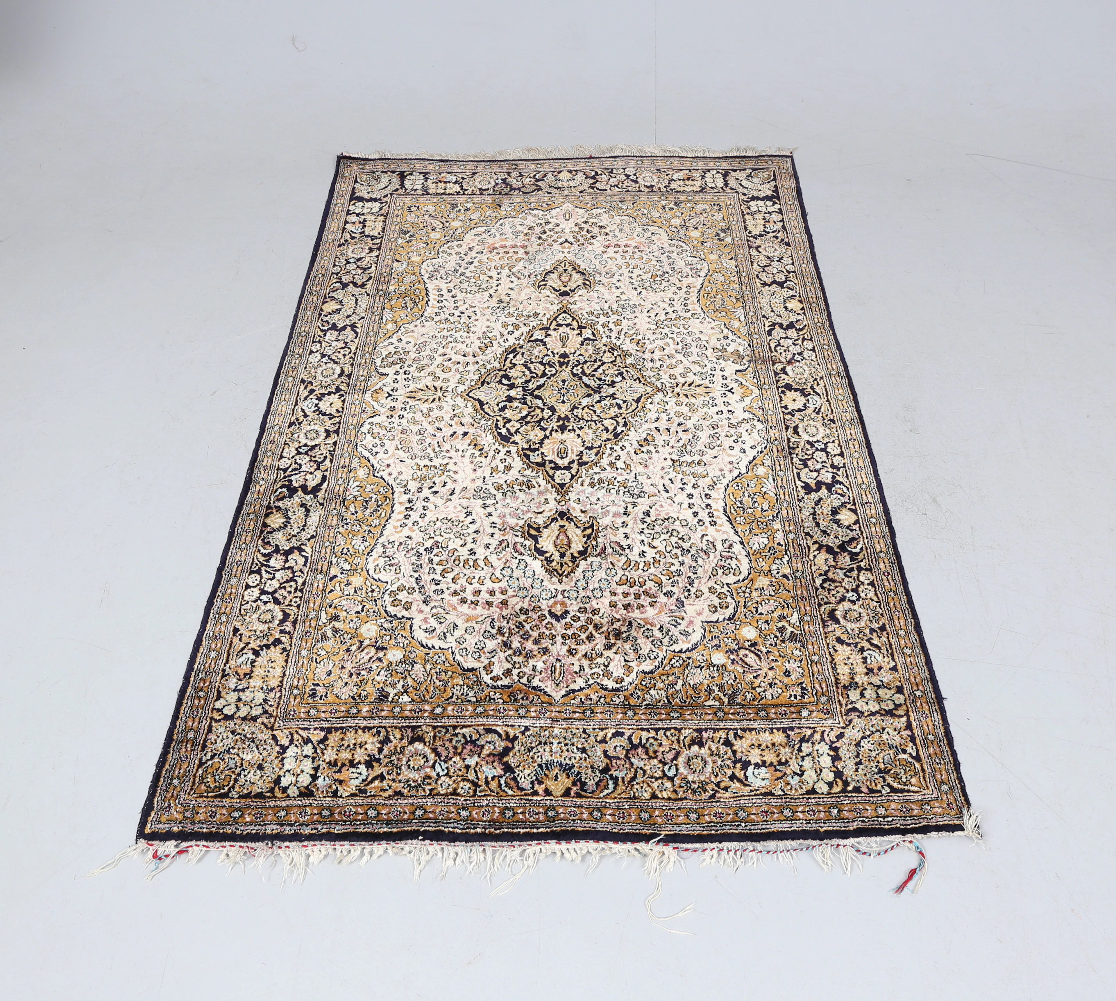 MATTA, orientalisk, Ghom, 160cm x 110cm.