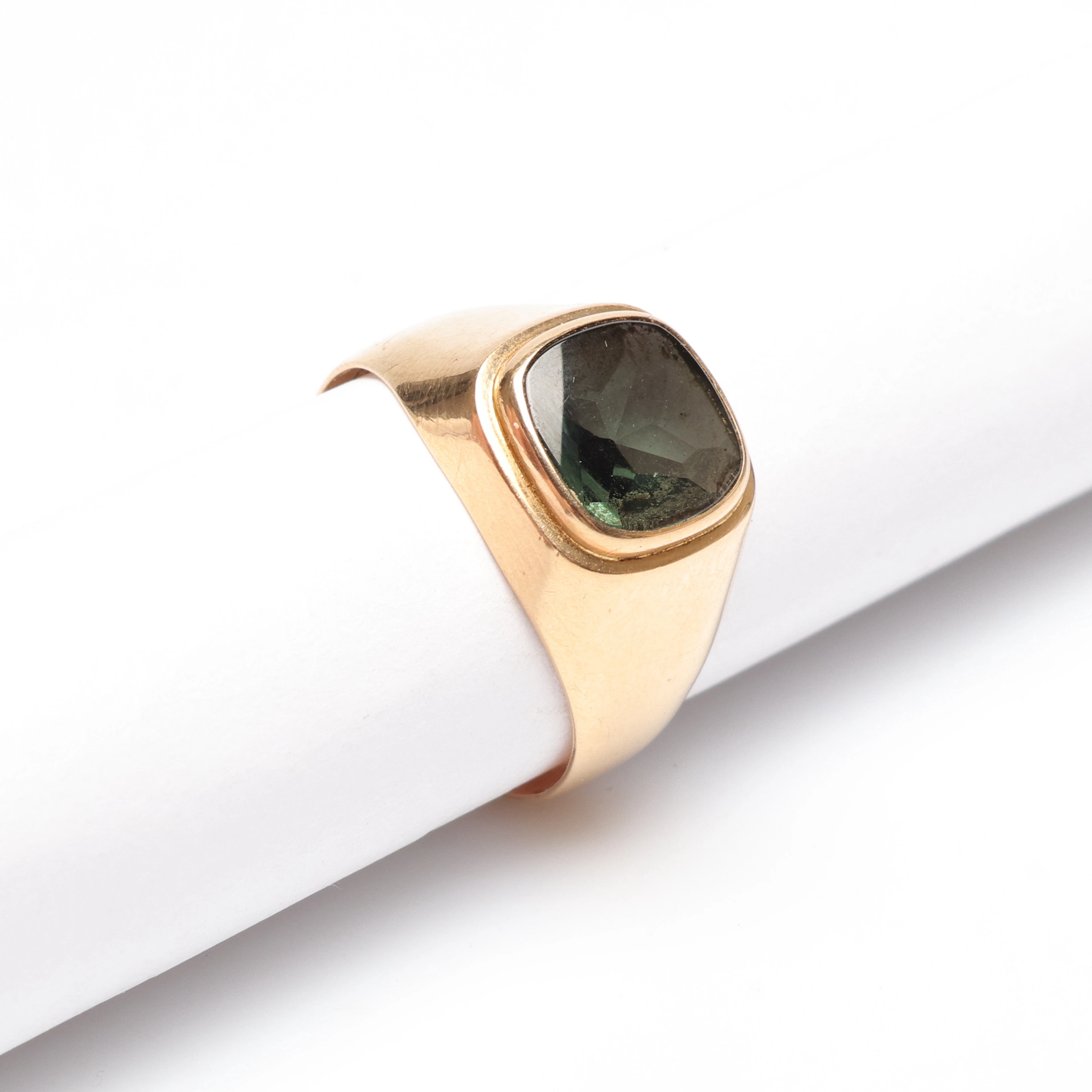 KLACKRING, guld, 18k, ca 3,7 gram.