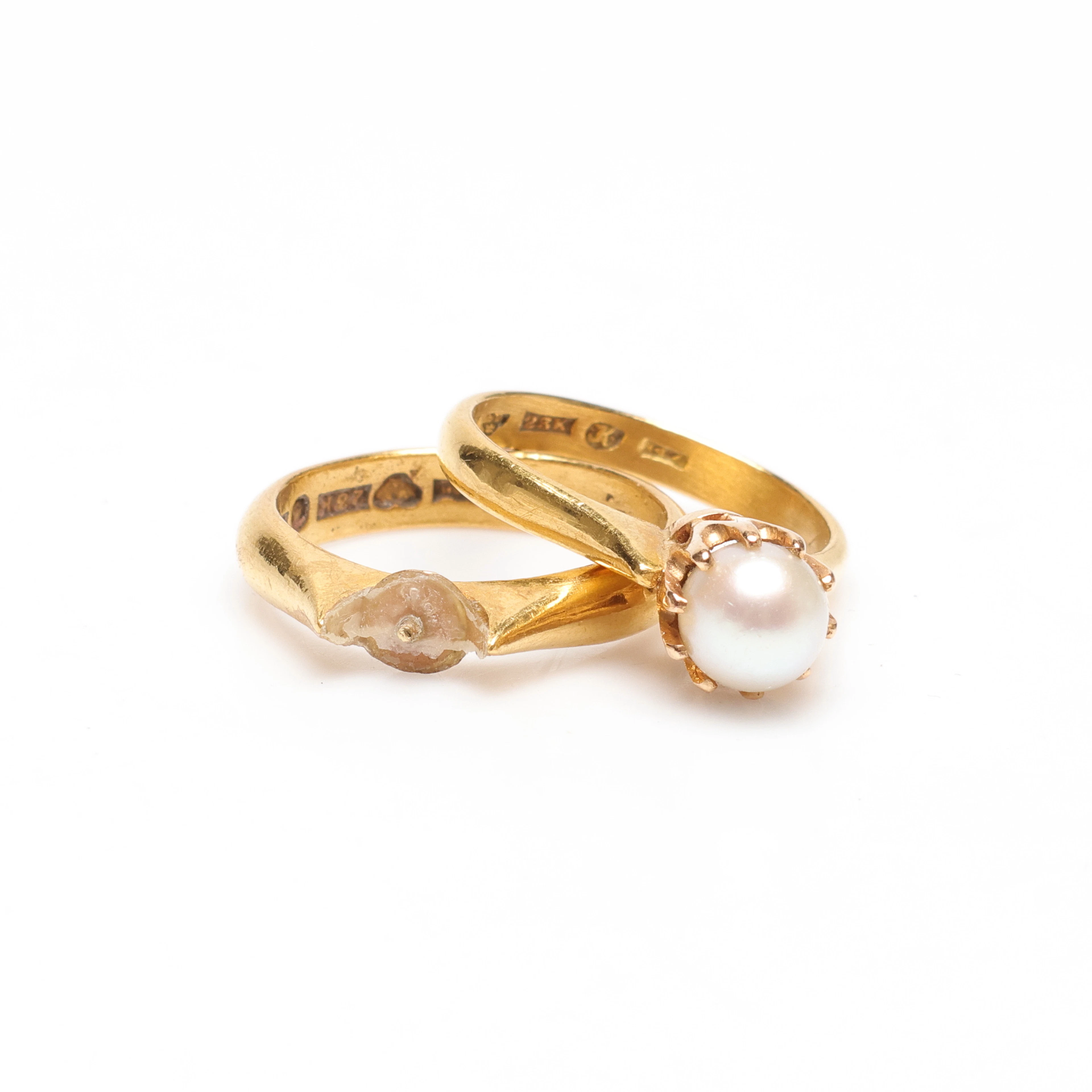RINGAR, 2 stycken, guld, 23k, ca 11,6 gram.