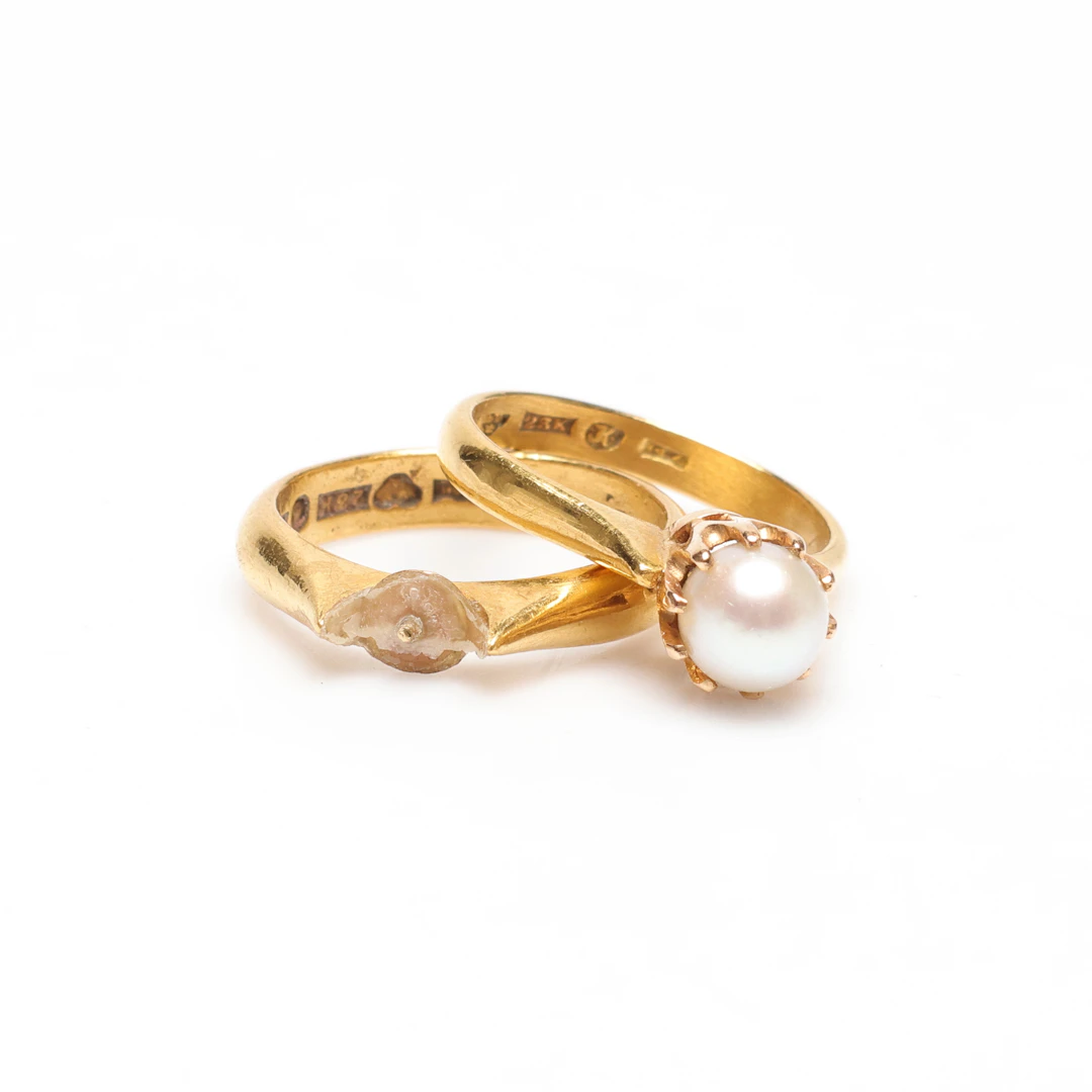 RINGAR, 2 stycken, guld, 23k, ca 11,6 gram.