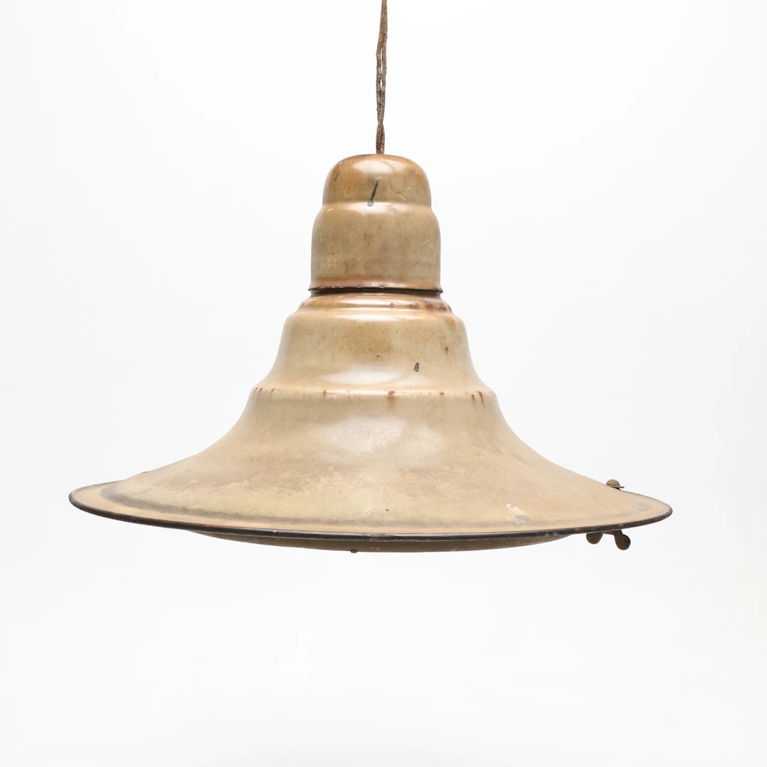 TAKLAMPA, industrimodell, emaljerad metall, 1900-talets första hälft.