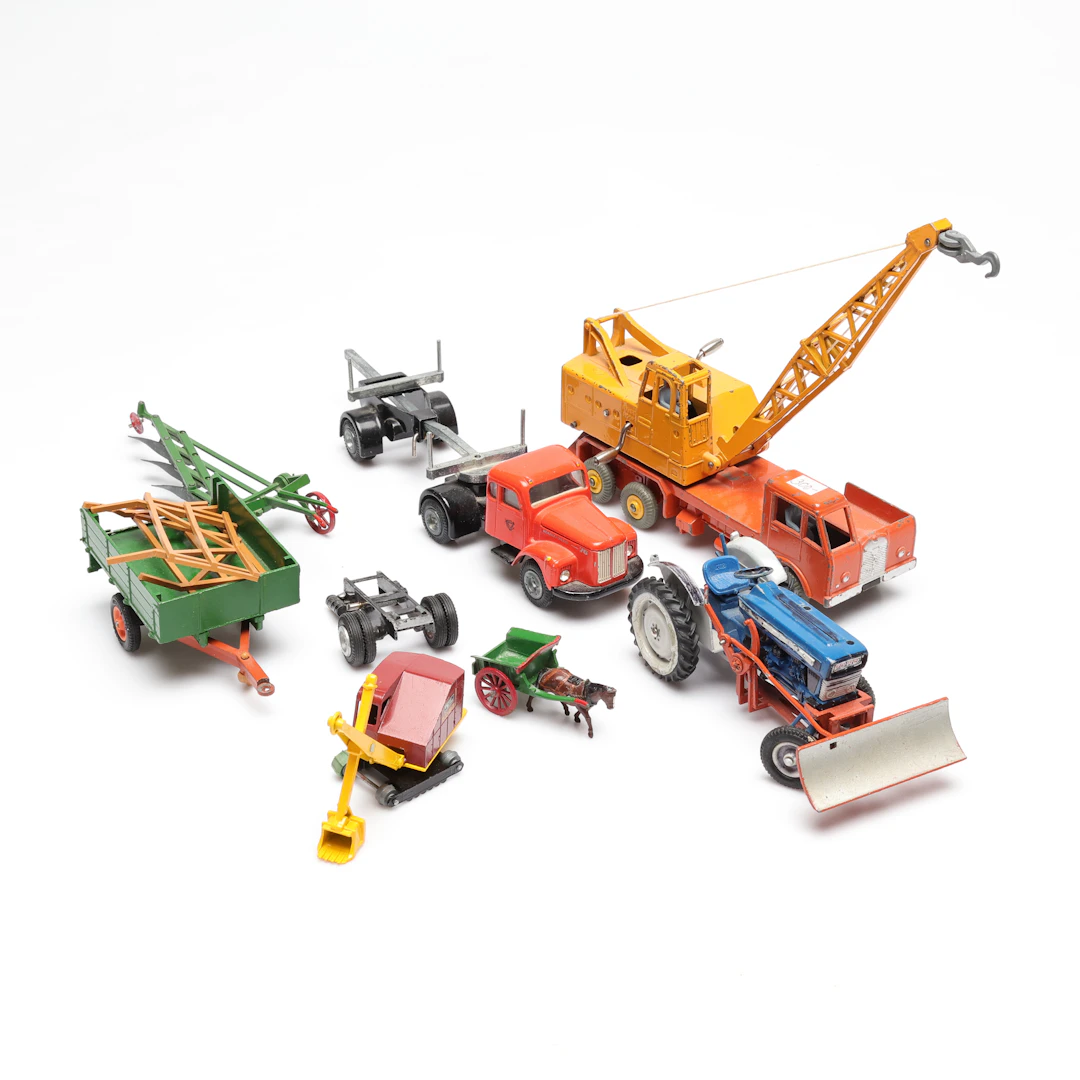 LEKSAKER, 8 delar, bl.a. Dinky Supertoys.