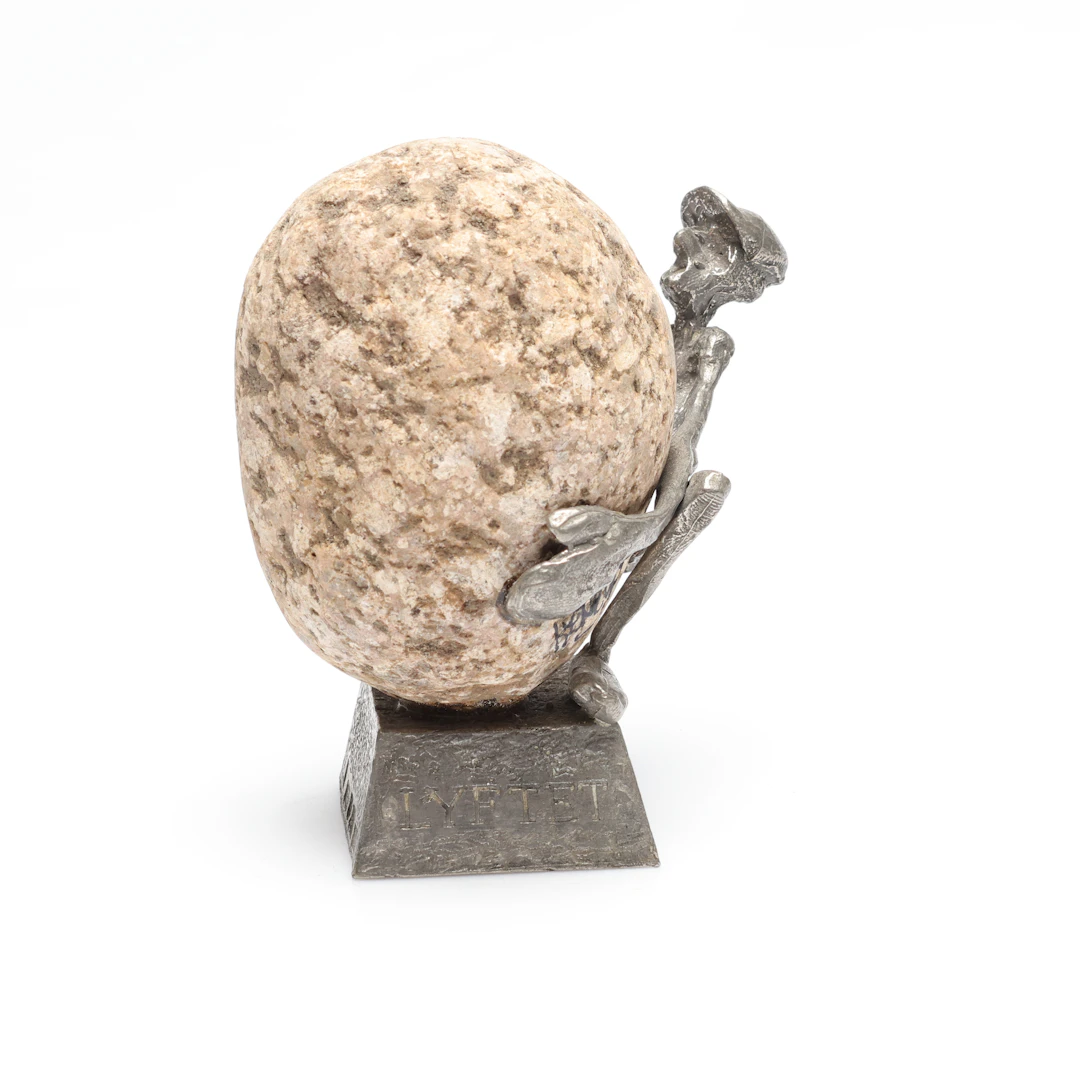 HENRY GUSTAFSSON. skulptur, lyftet, tenn och sten, signerad.