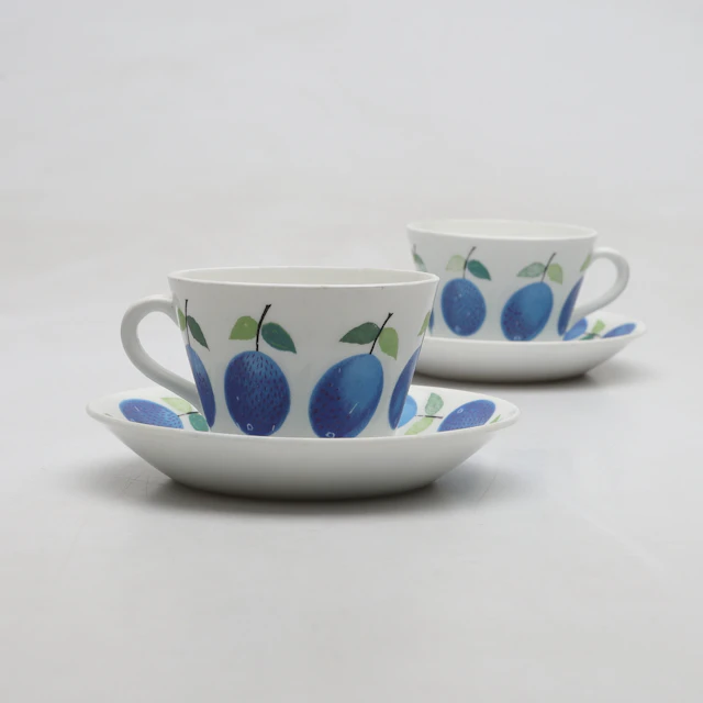 STIG LINDBERG. Kaffekoppar med fat, 4 delar, benporslin, Gustavsberg.