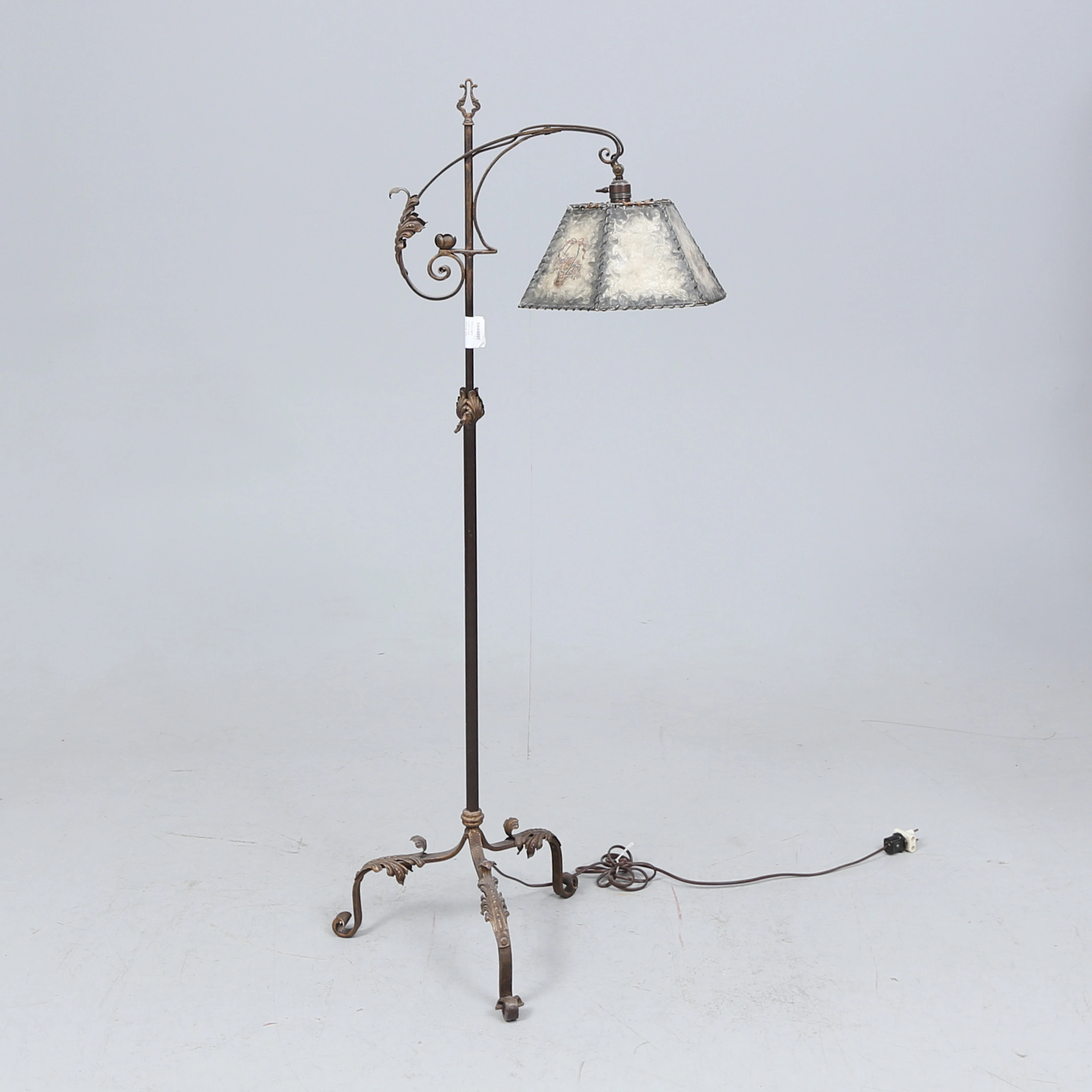 GOLVLAMPA, smide/metall, 1900-tal. Höjd ca 147 cm.