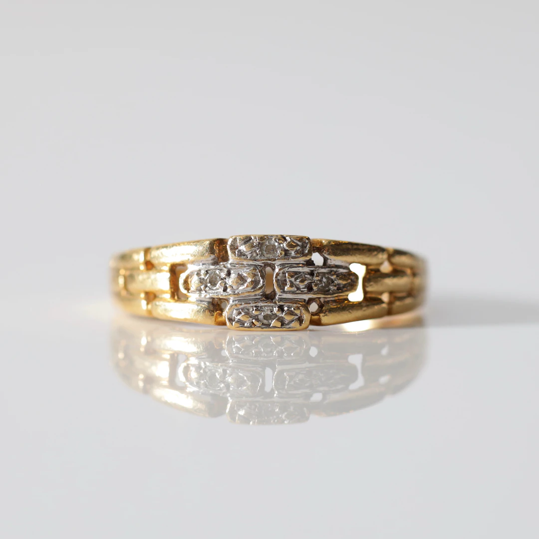 RING, 14K med stenar. Totalvikt ca 1,9 gram.