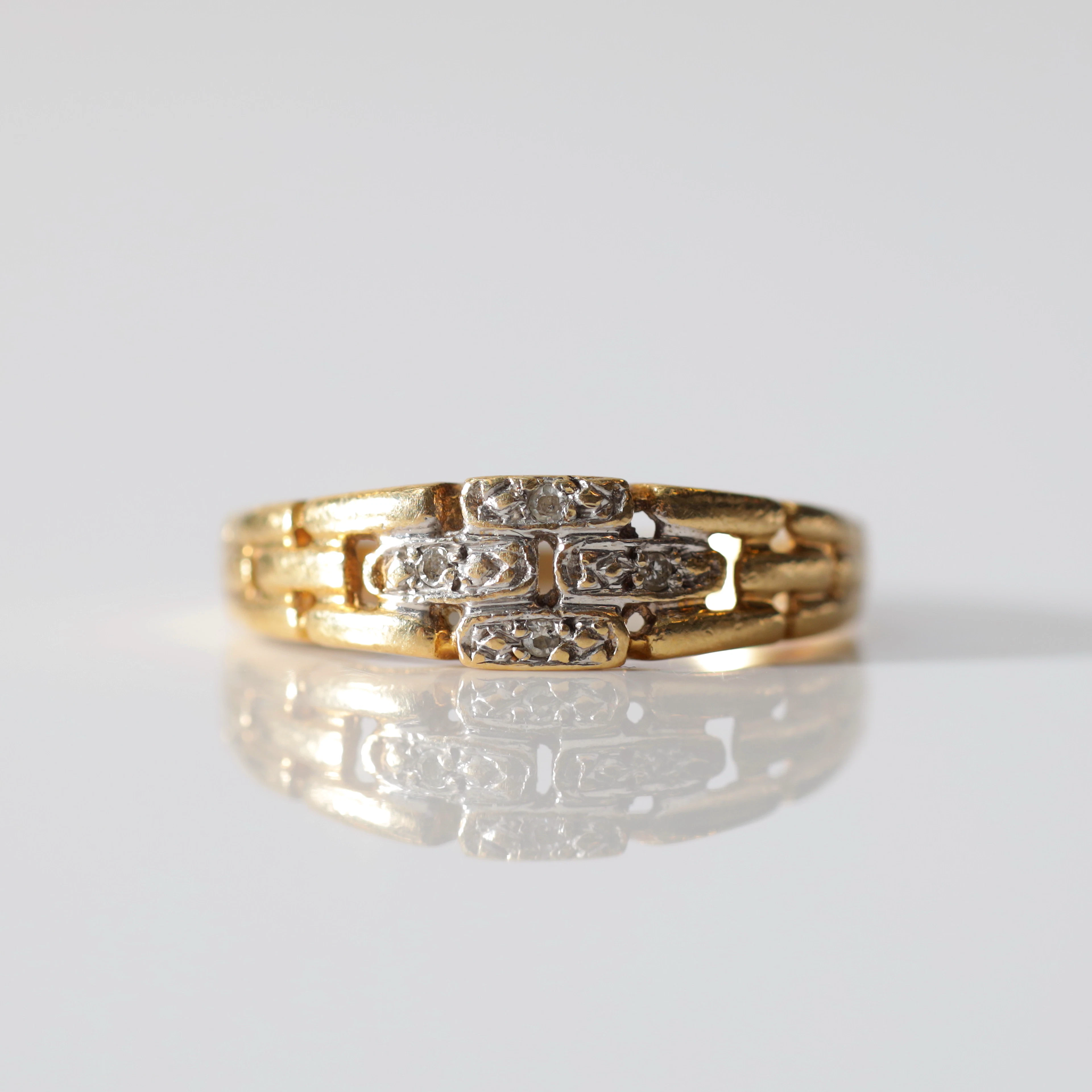 RING, 14K med stenar. Totalvikt ca 1,9 gram.