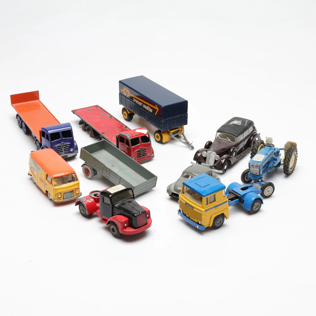 LEKSAKSBILAR, 10 delar, metall och plast, bl.a. Tekno och Dinky Toys.