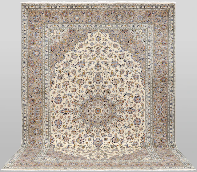 ORIENTMATTA. Ljus Keshan fine korkull, 350 x 260 cm.