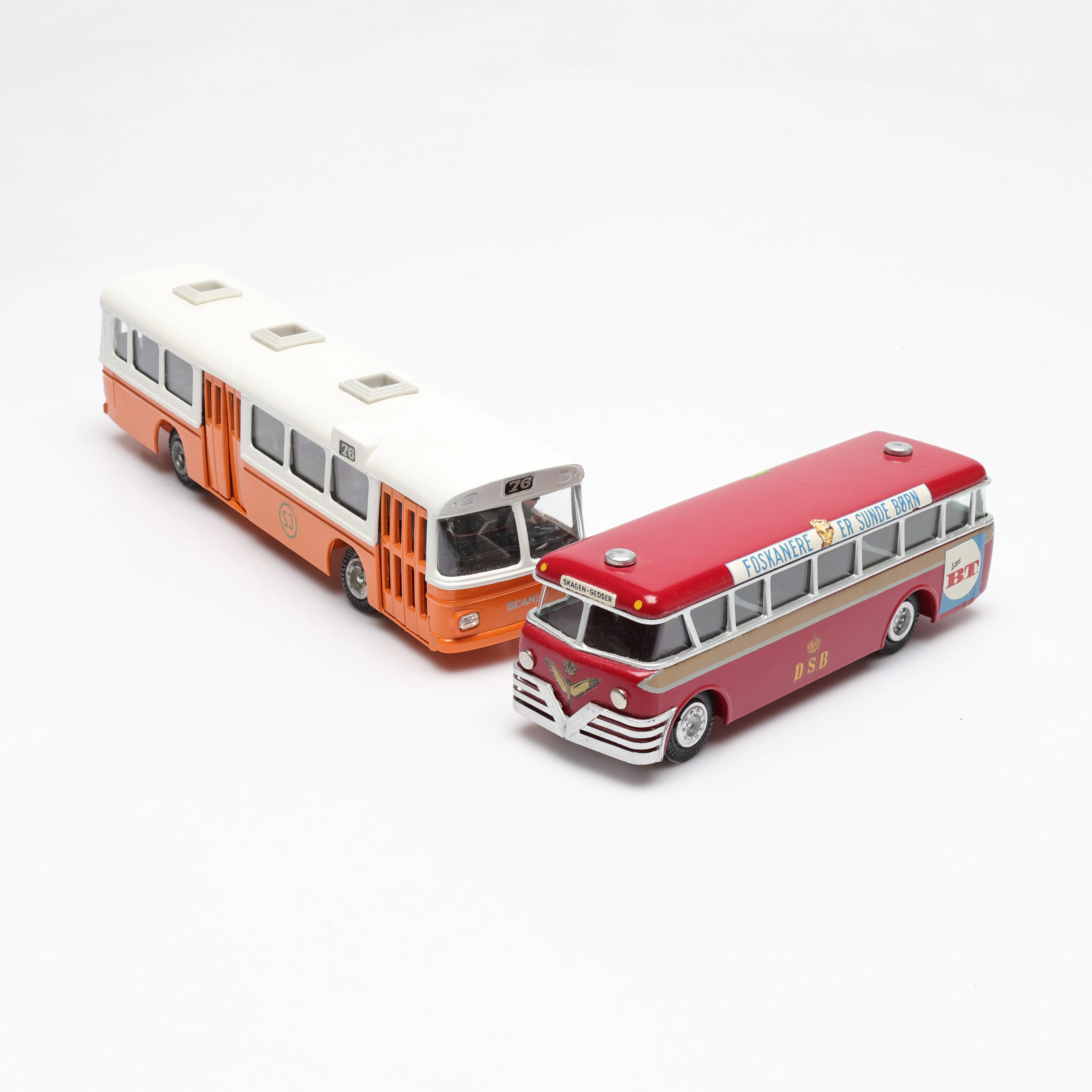 BUSSAR, 2 st, Tekno, Holland och Danmark.