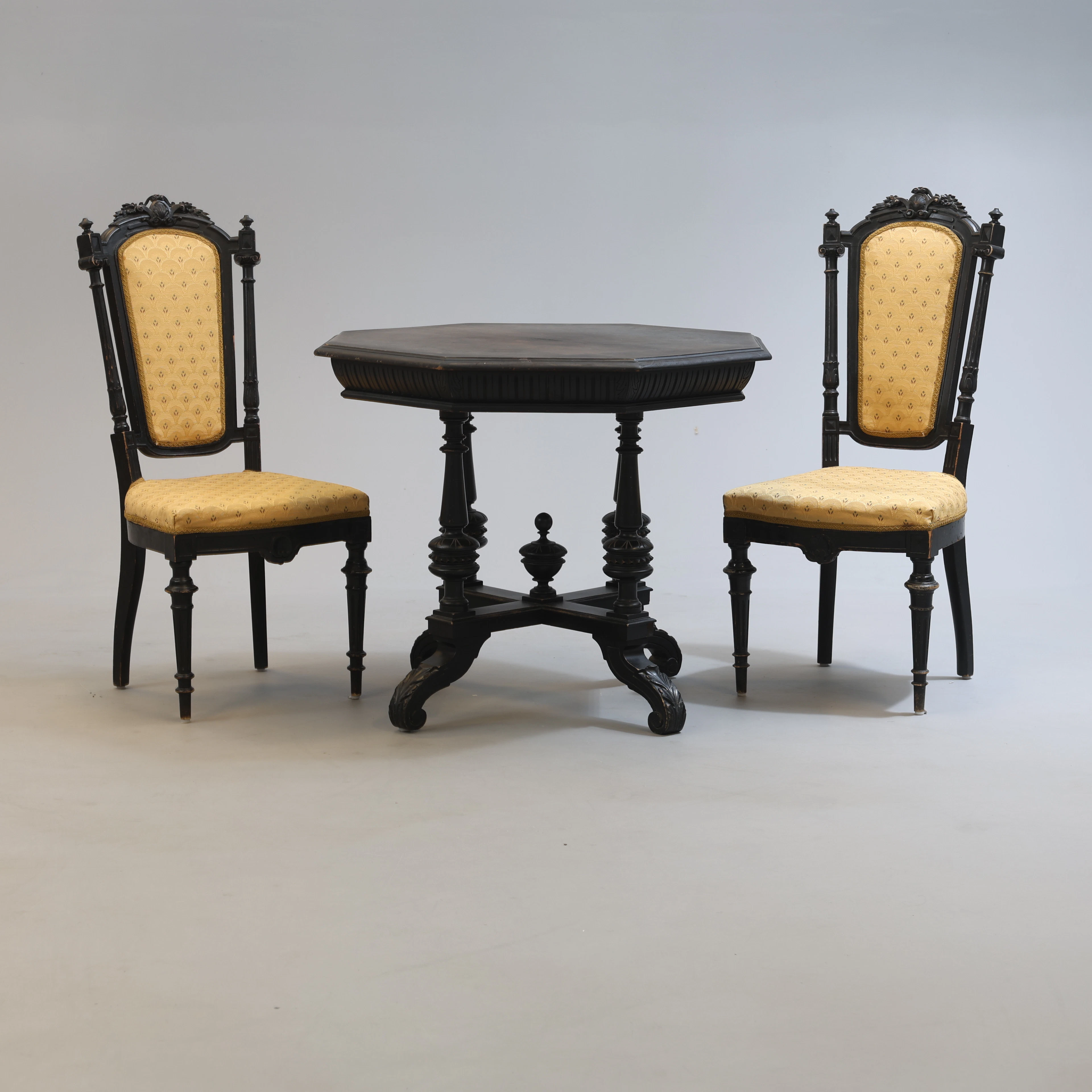 SALONGSGRUPP, 3 delar, nyrenässans, 1800-/1900-tal.
