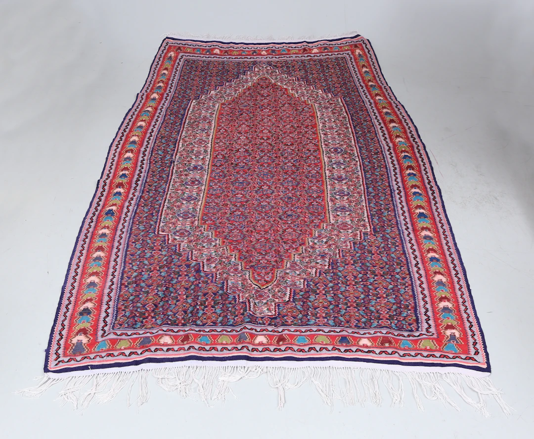 MATTA, kelim, ca 206x136 cm.