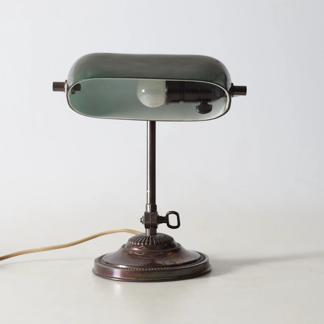 BORDSLAMPA, s.k. "Bankirlampa", 1900-talets första hälft.