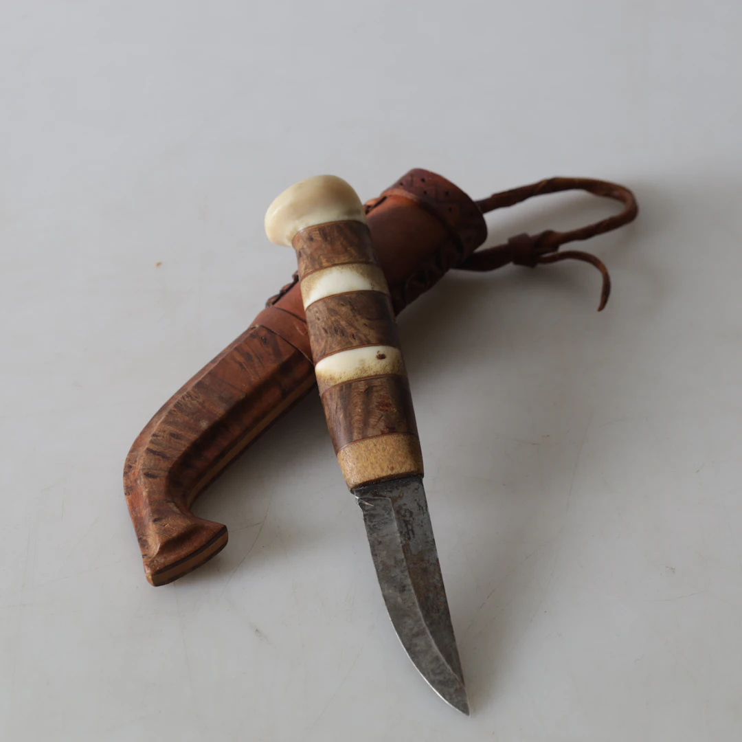 ALBERT LINDGREN. TILLSKRIVEN. kniv, samearbete, 1900.tal.
