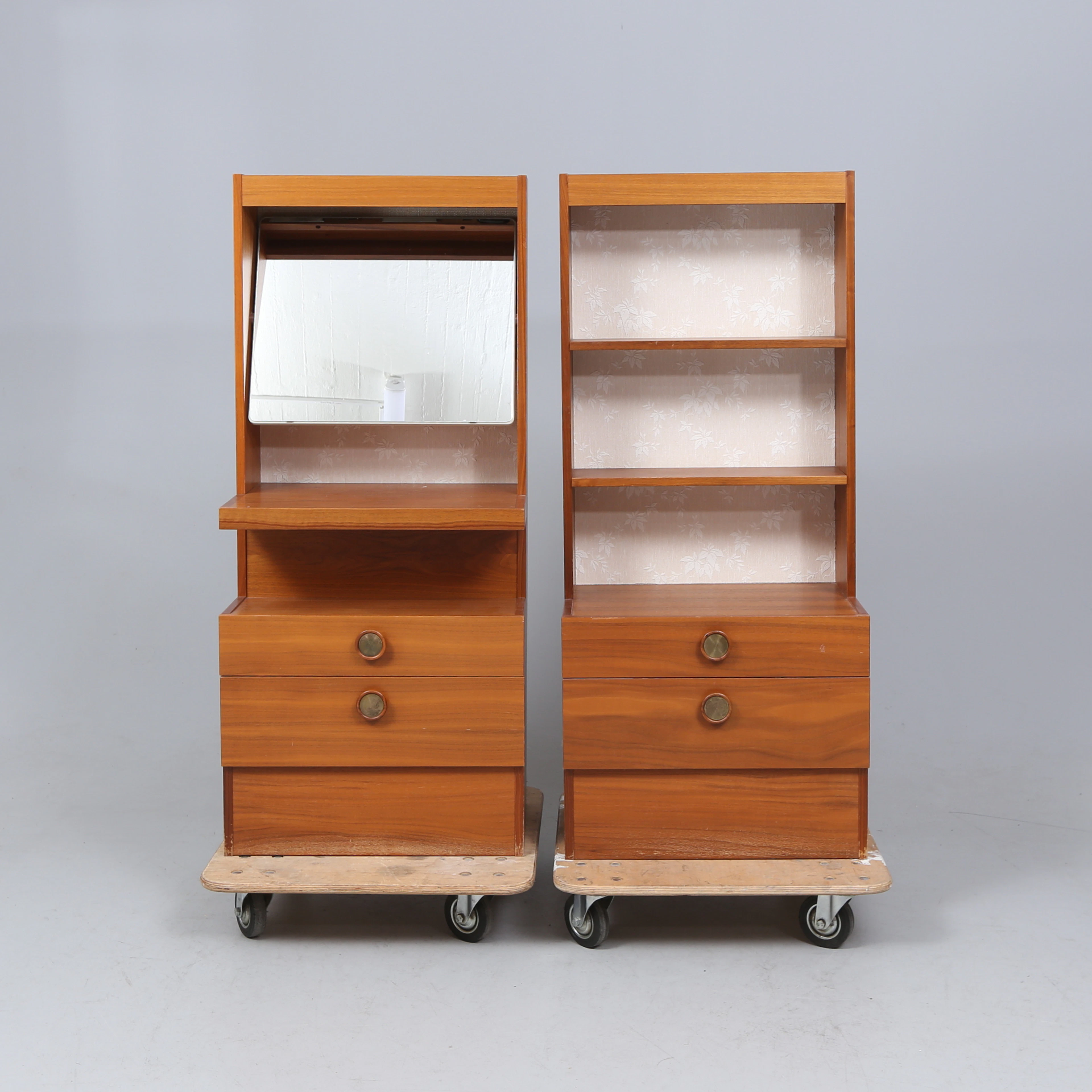 SÄNGSKÅP/BYRÅER, 2 st, 1960/70-tal.