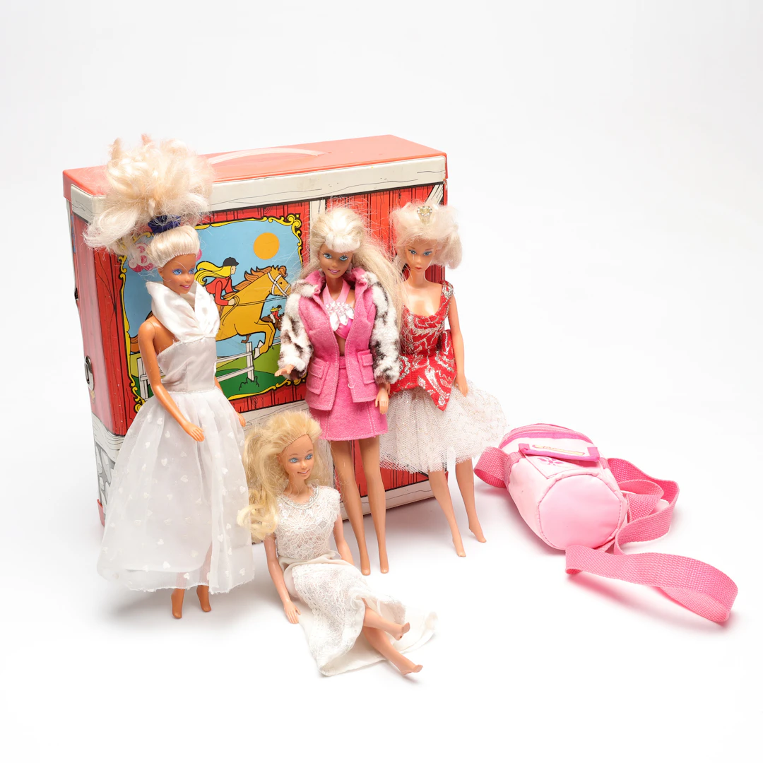 DOCKOR, Barbie, Mattel, kläder samt LÅDA.