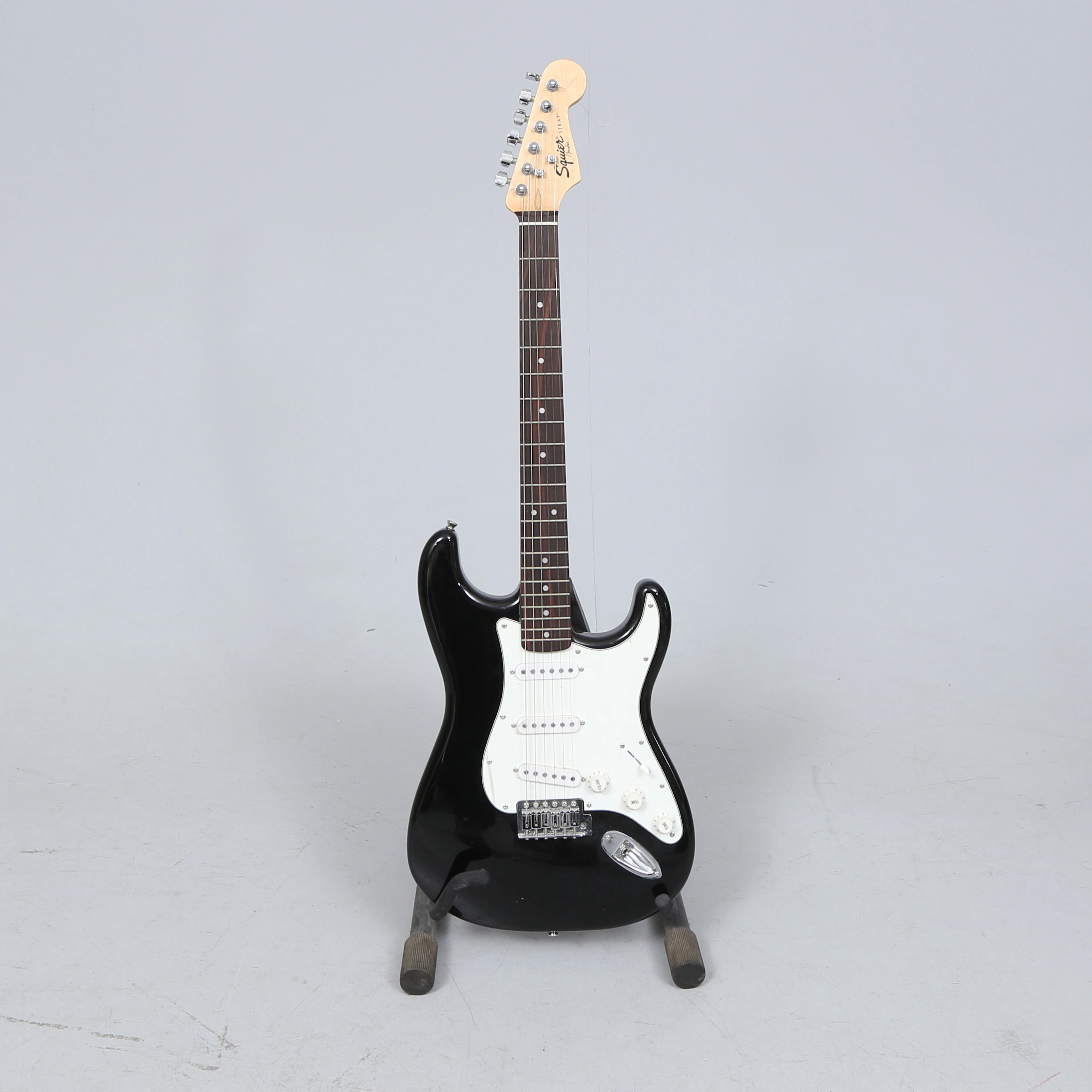 ELGITARR, Squier strat, China, Fender.