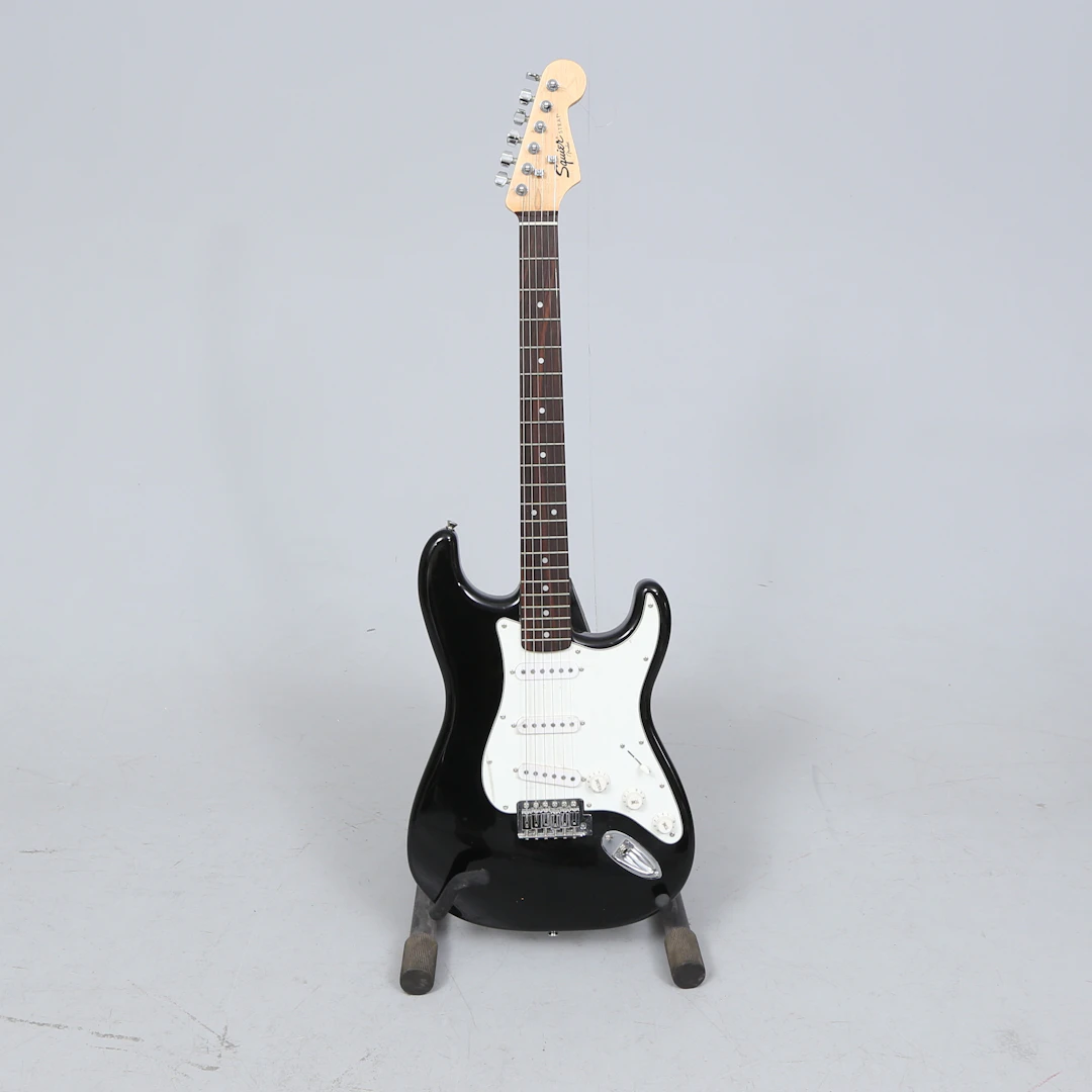 ELGITARR, Squier strat, China, Fender.