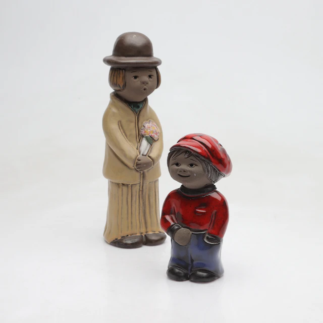 FIGURINER, 2 st, keramik, Elbogen, 1900-talets andra hälft.