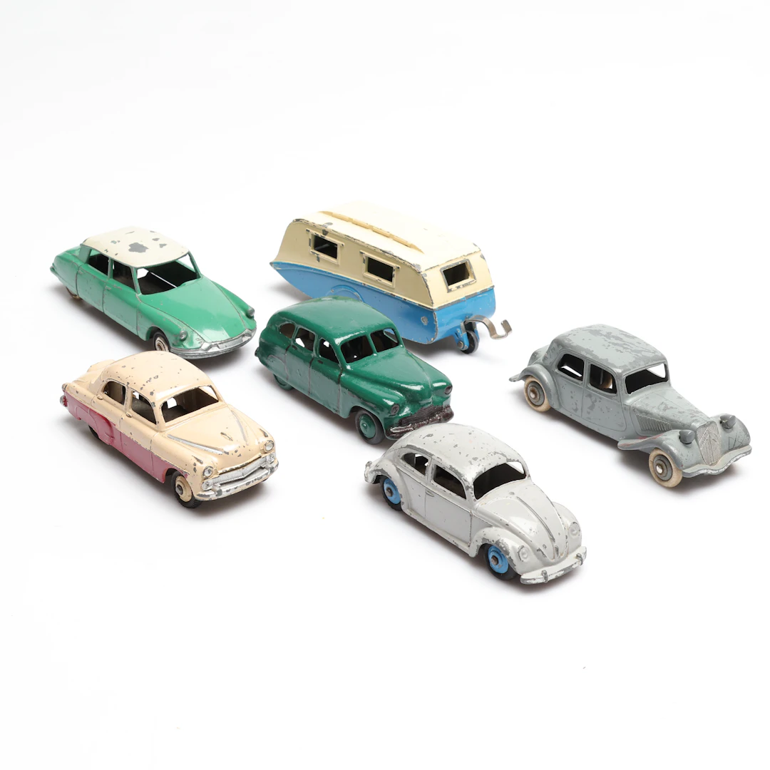 MODELLBILAR, 6 delar, metall, Dinky Toys, England.