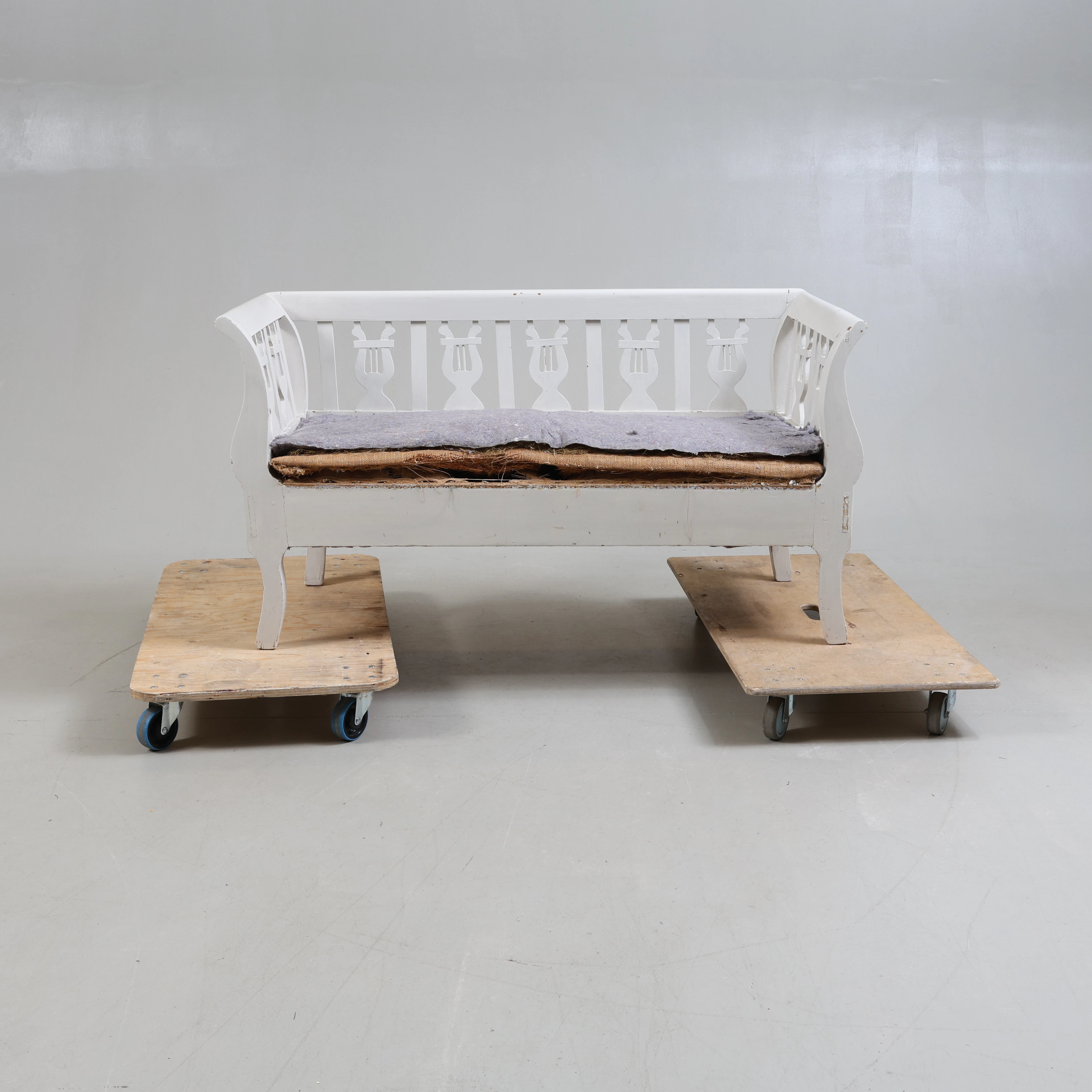 SOFFA, bemålat trä, Karl-johan stil, 1900-tal.