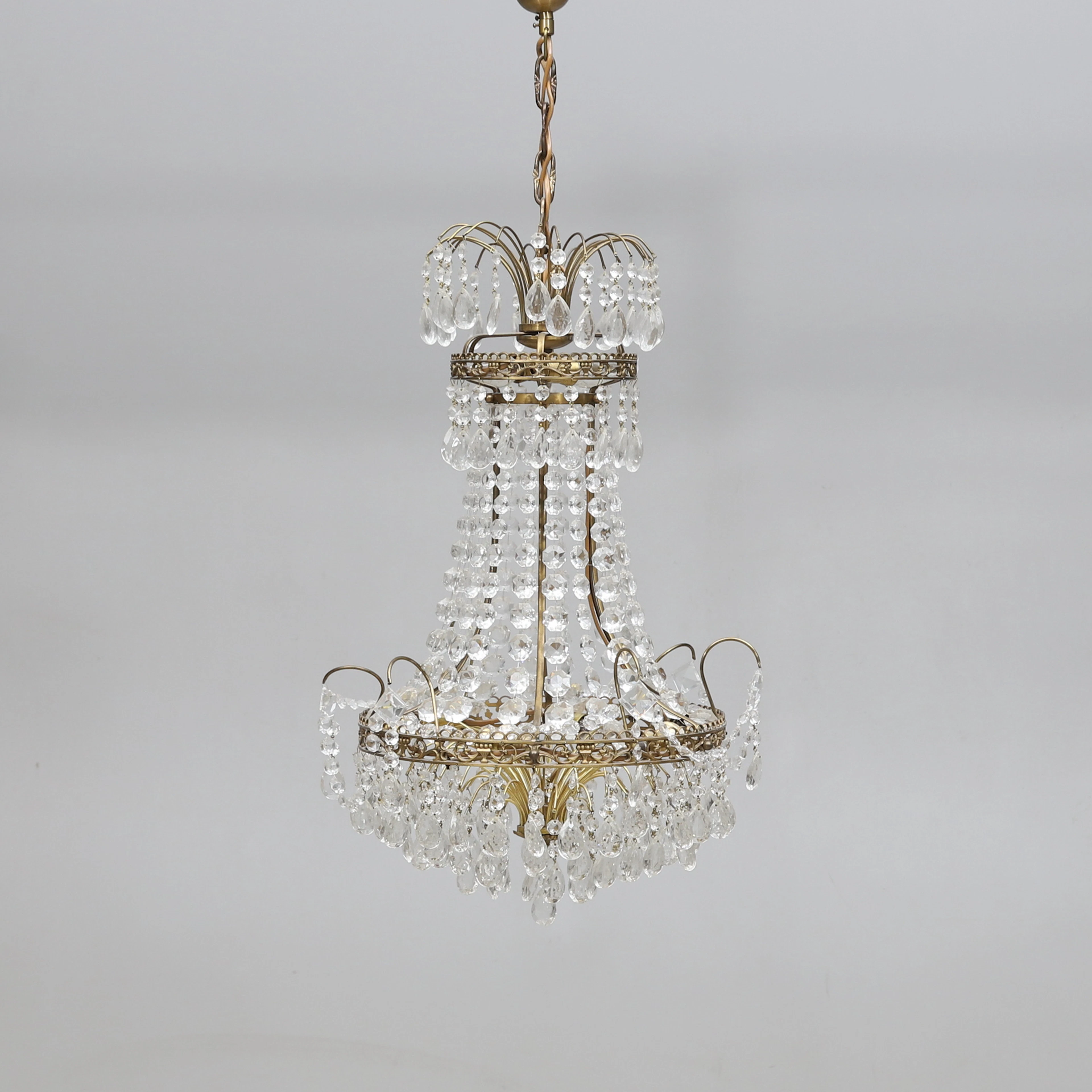 LJUSKRONA, mässing och prismor, gustaviansk stil, 1900-tal.