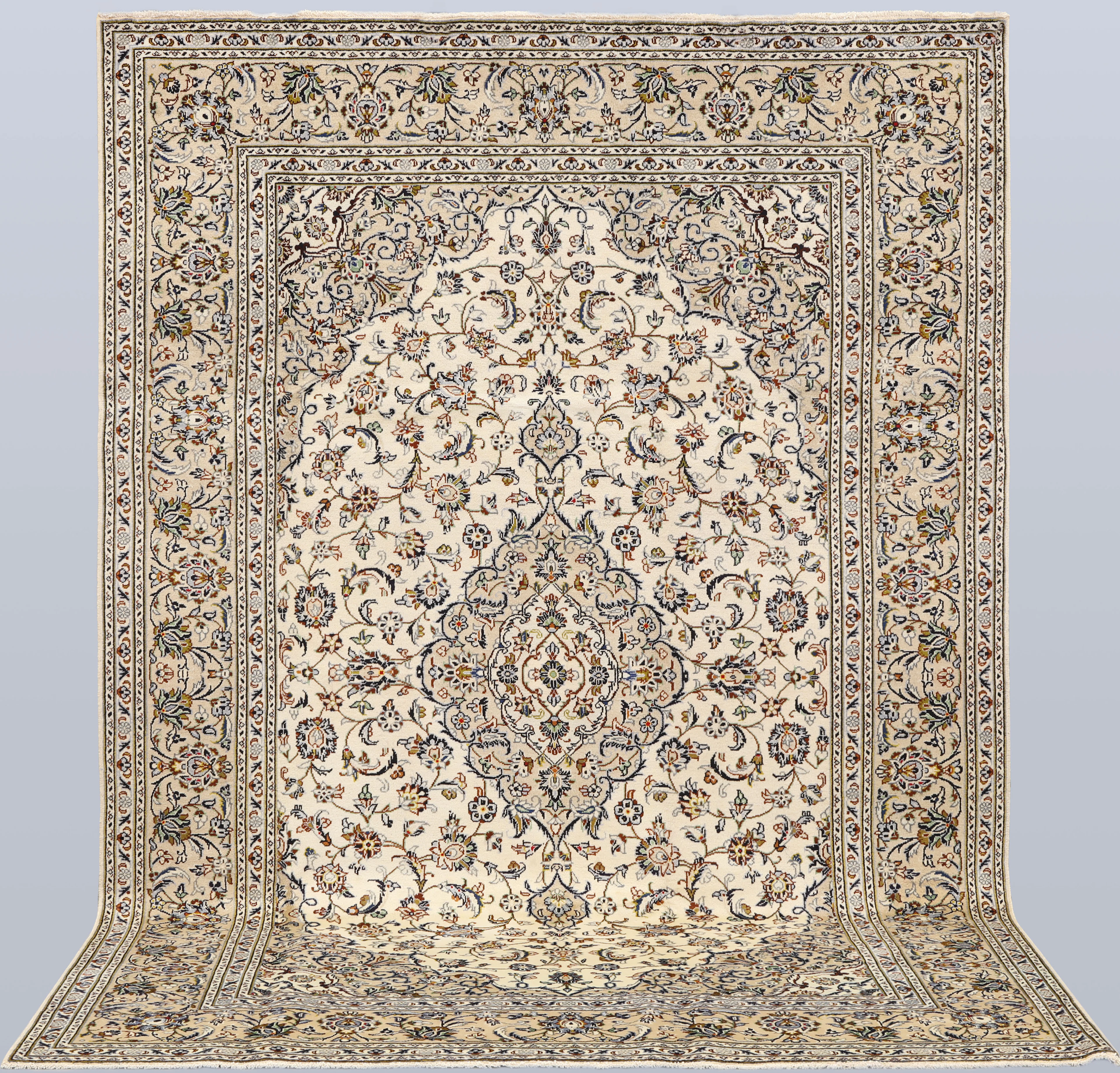 ORIENTMATTA. Ljus Keshan, 315 x 219 cm.
