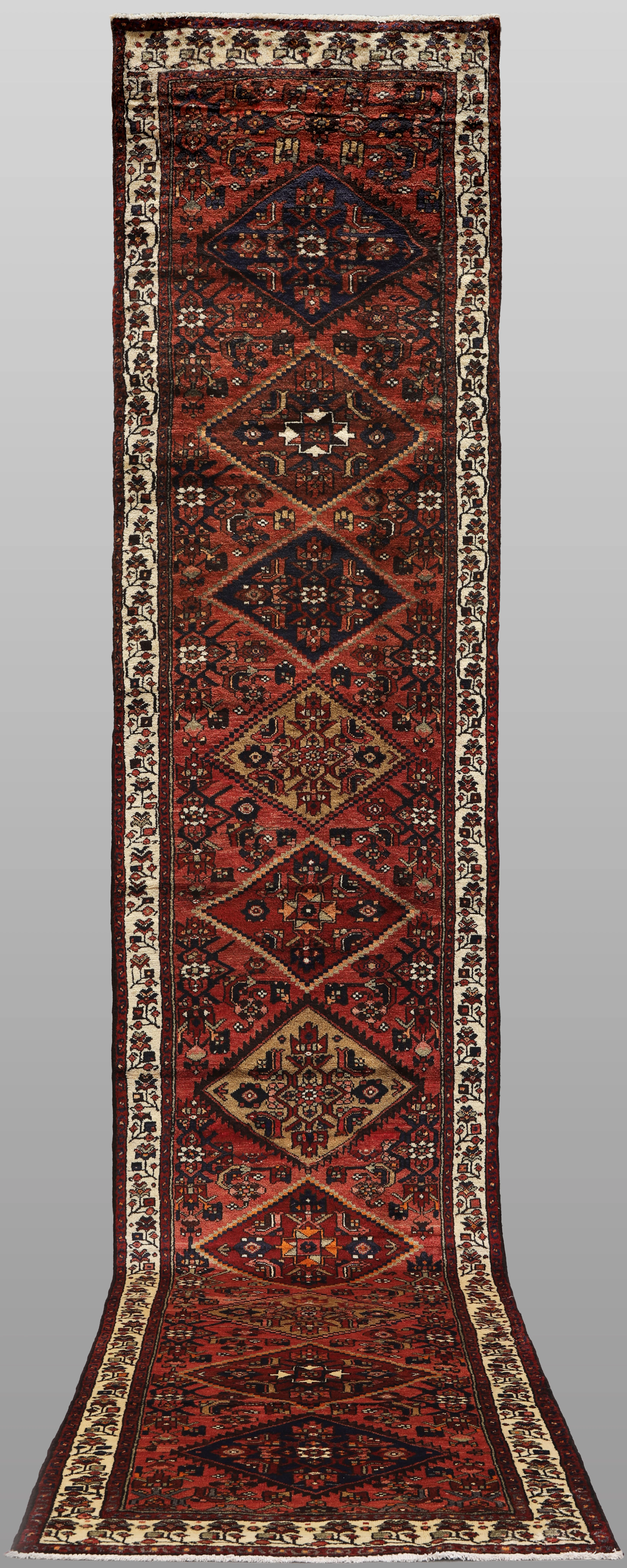 ORIENTMATTA. Hamadan gallerimodell, 510 x 104 cm.