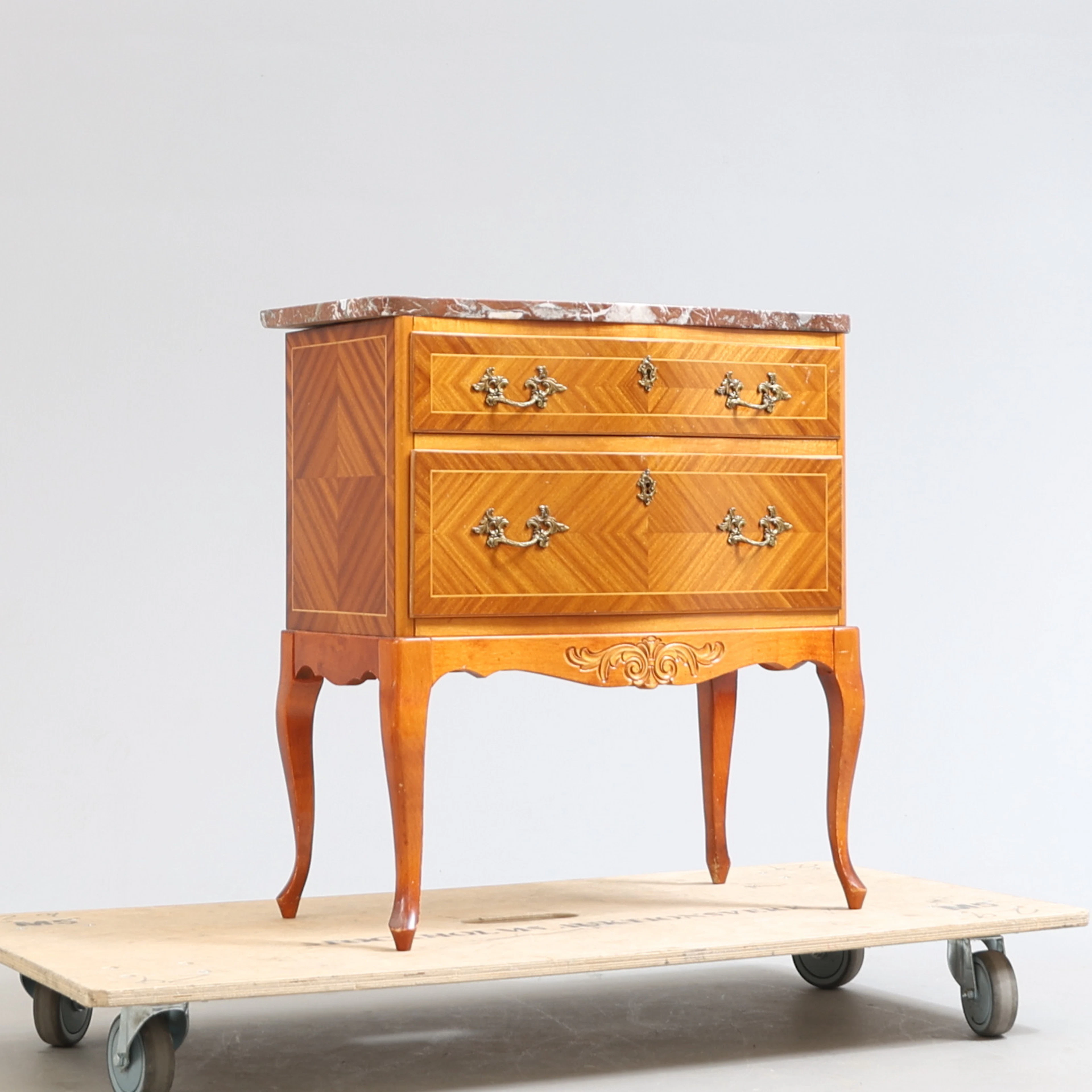 BYRÅ, Louis XVI-stil, 1900-tal.