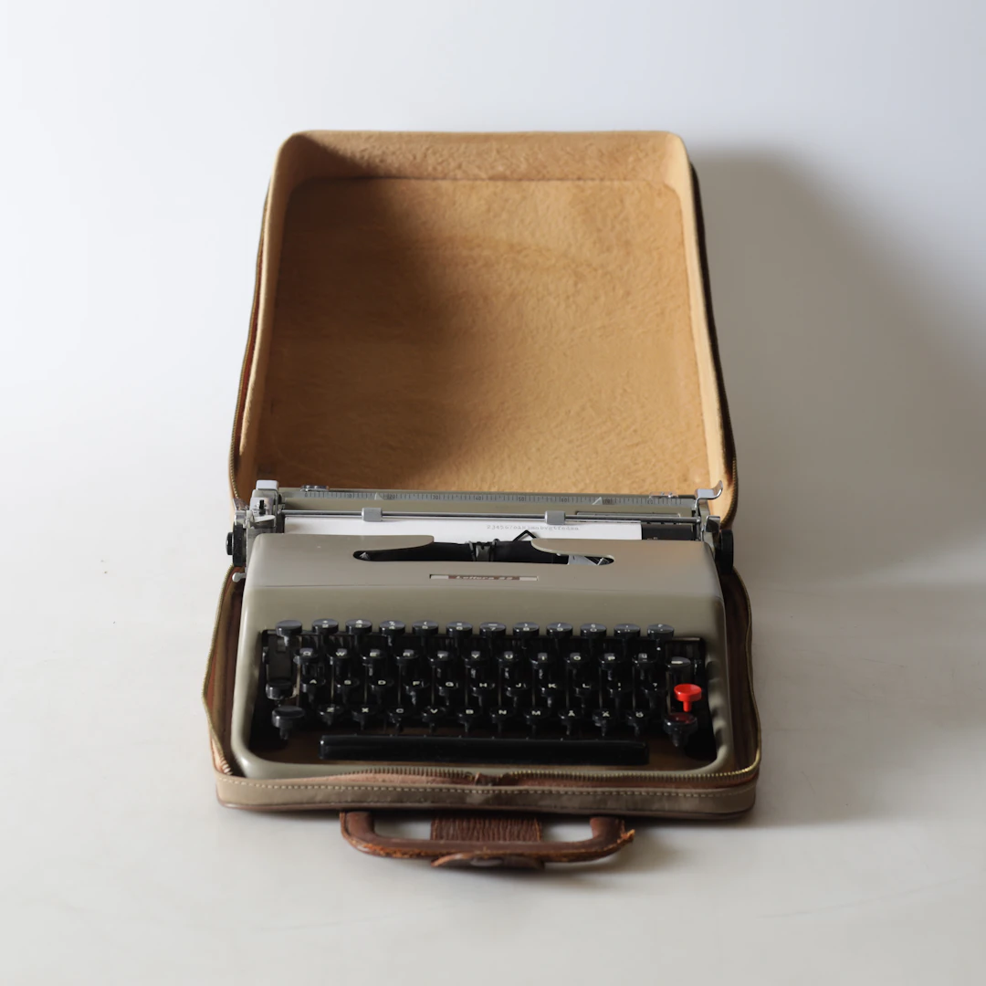 RESESKRIVMASKIN, Lettera 22, Olivetti, 1900-tal.