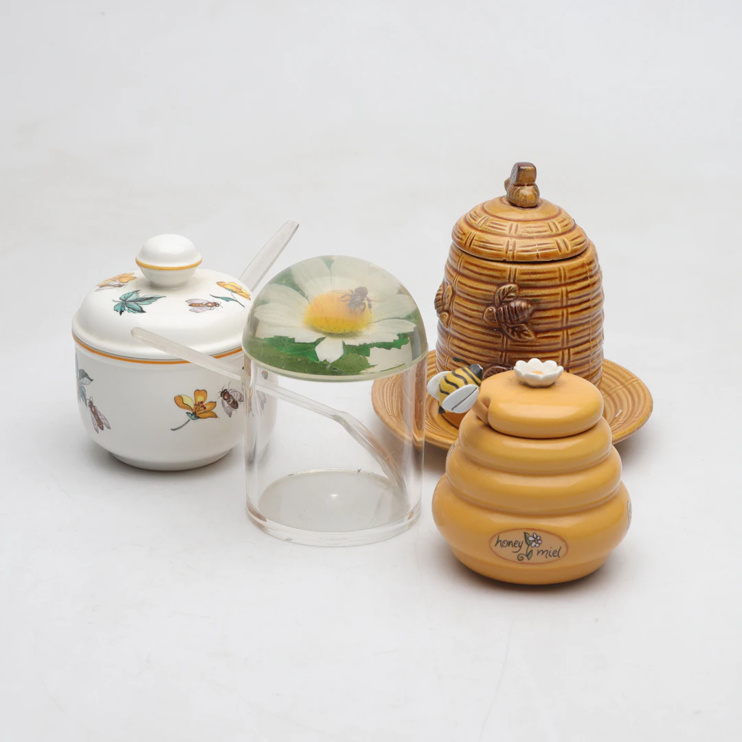 HONUNGSBURKAR, 4 st, keramik/plast, b.la. Villeroy & Bosch, 1900-tal.