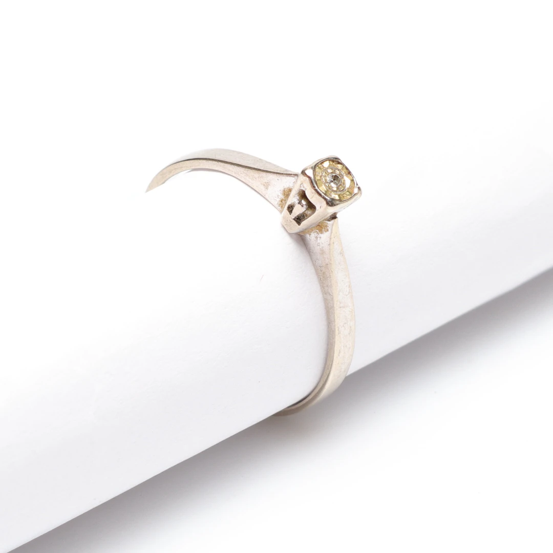 RING, 18K vitguld, vikt ca 1.6gram.