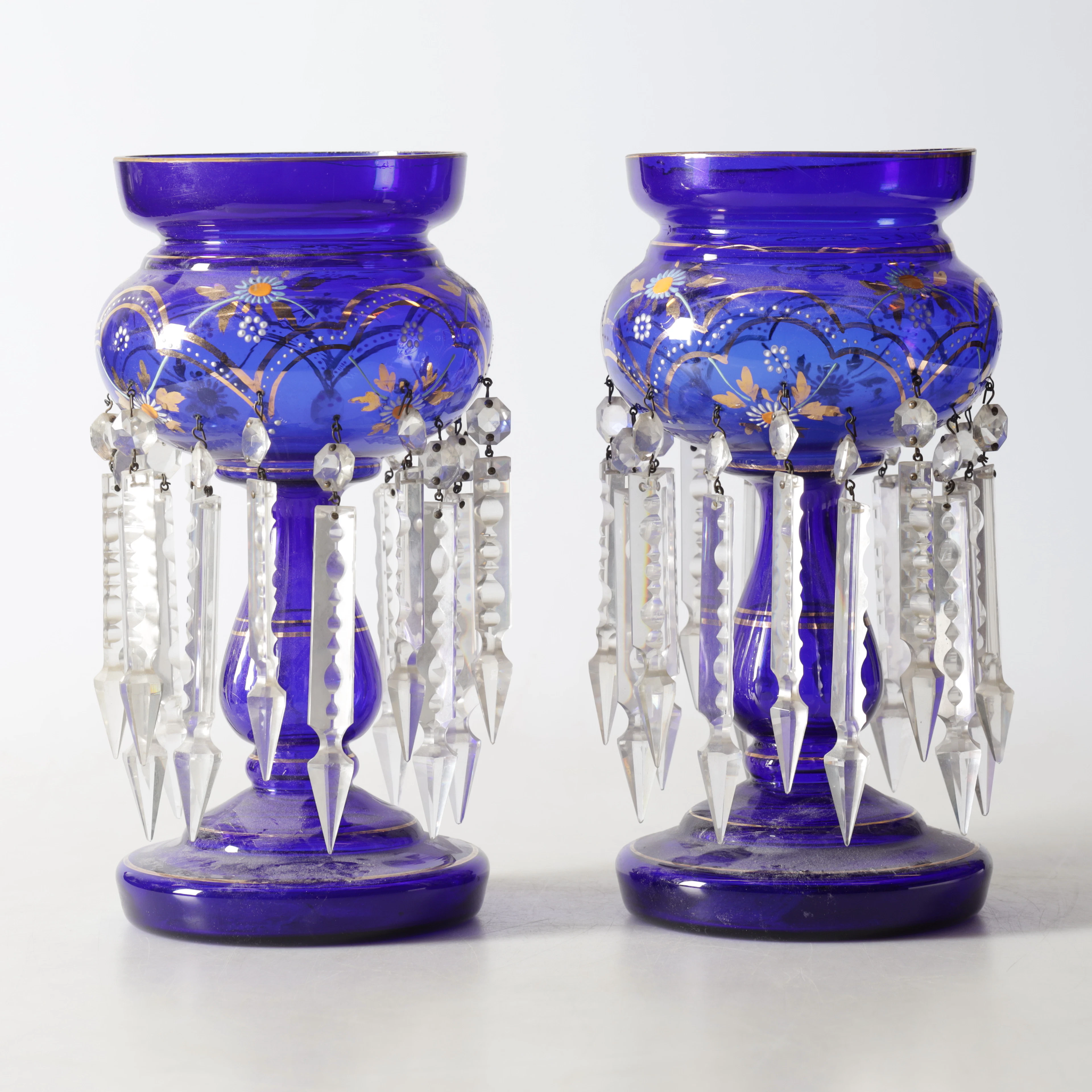 MANTLE LUSTRES, ett par, glas, England, 1800-/1900-tal.