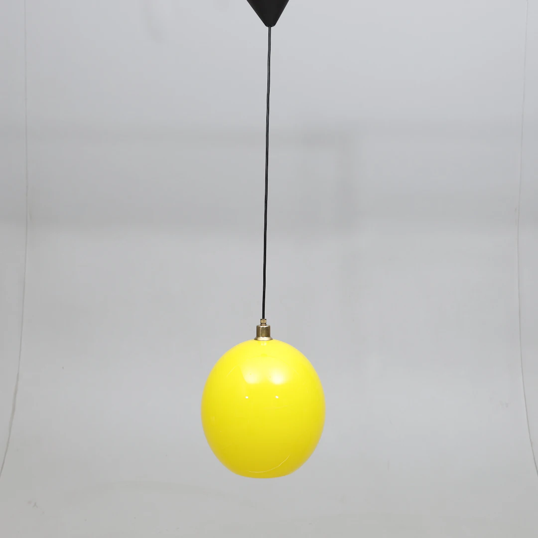 TAKLAMPA, gult glas, 1900-talets andra hälft.