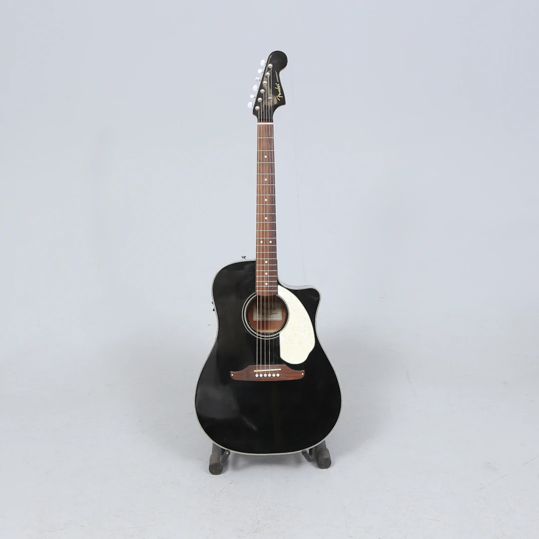 FENDER, Sonoran, California Series, med case.