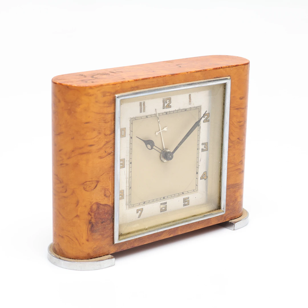 BORDSUR/VÄCKARKLOCKA, masurbjörk, art deco, 1920/30-tal.
