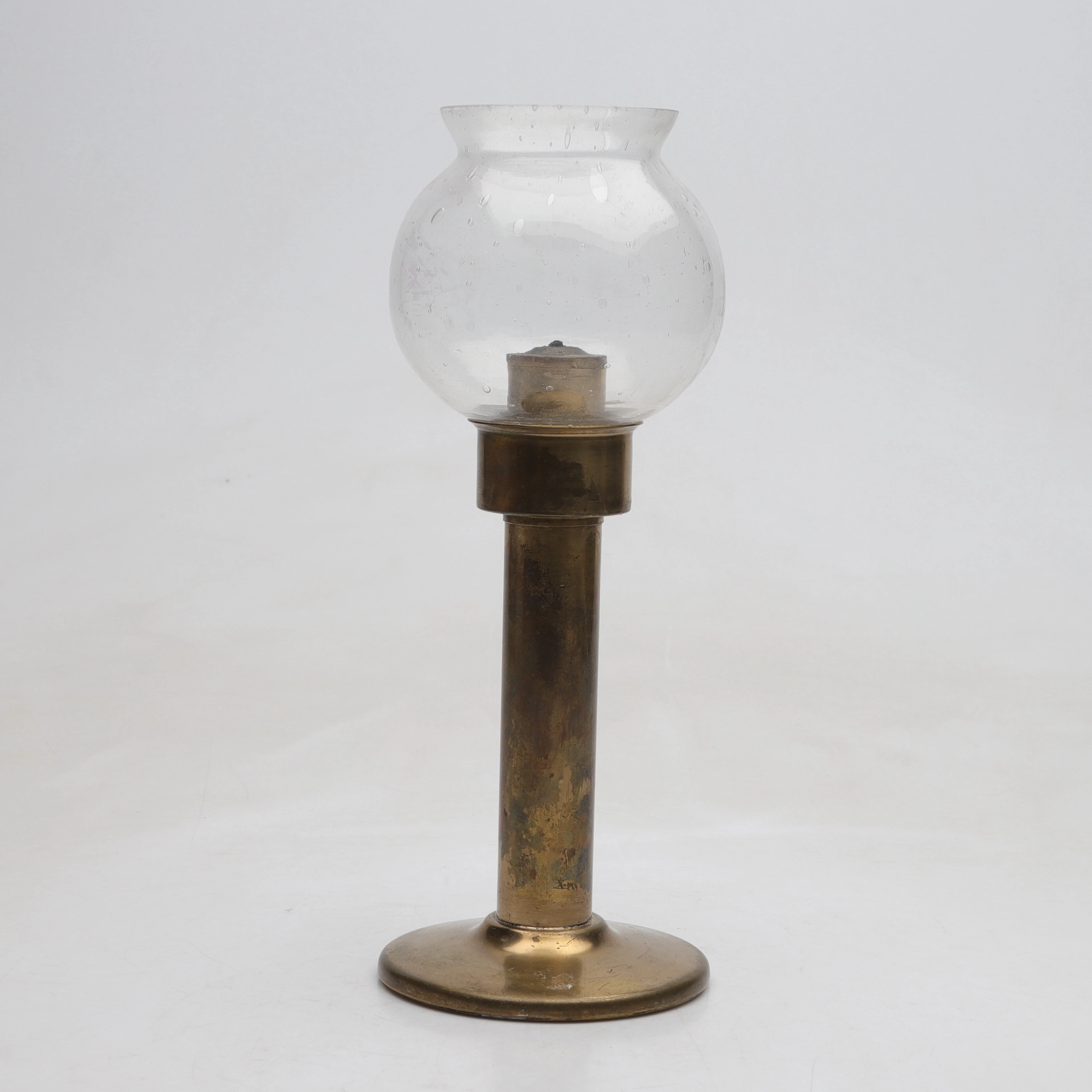 OLJELAMPA, mässing och glas, modell 2048, Nordiska kompaniet, 1900-talets