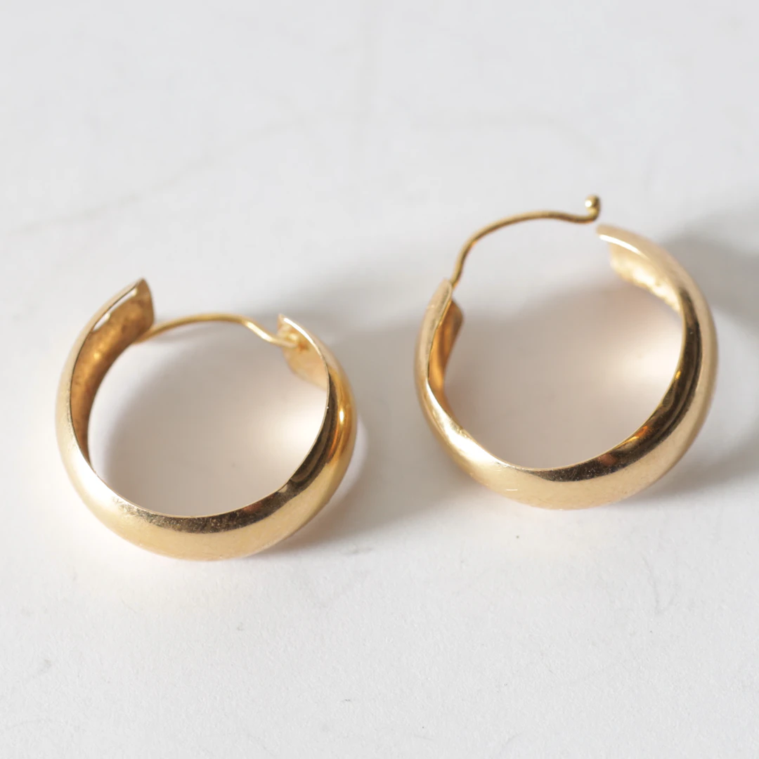 ÖRHÄNGEN, 1 par, 18K guld, s.k. "Creoler". Totalvikt ca 0,9 gram.