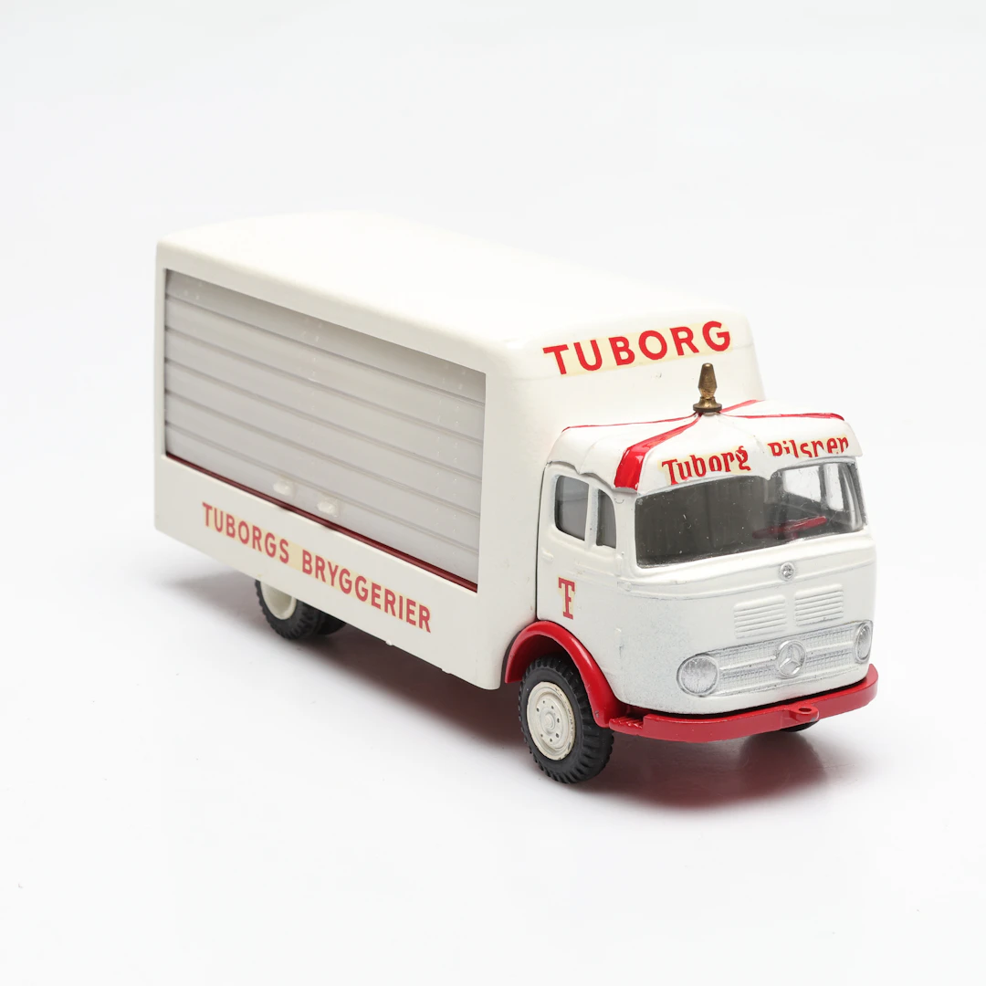 TEKNO, Marcedes-Benz lastbilar, "Tuborgs Bryggerier" med låda.
