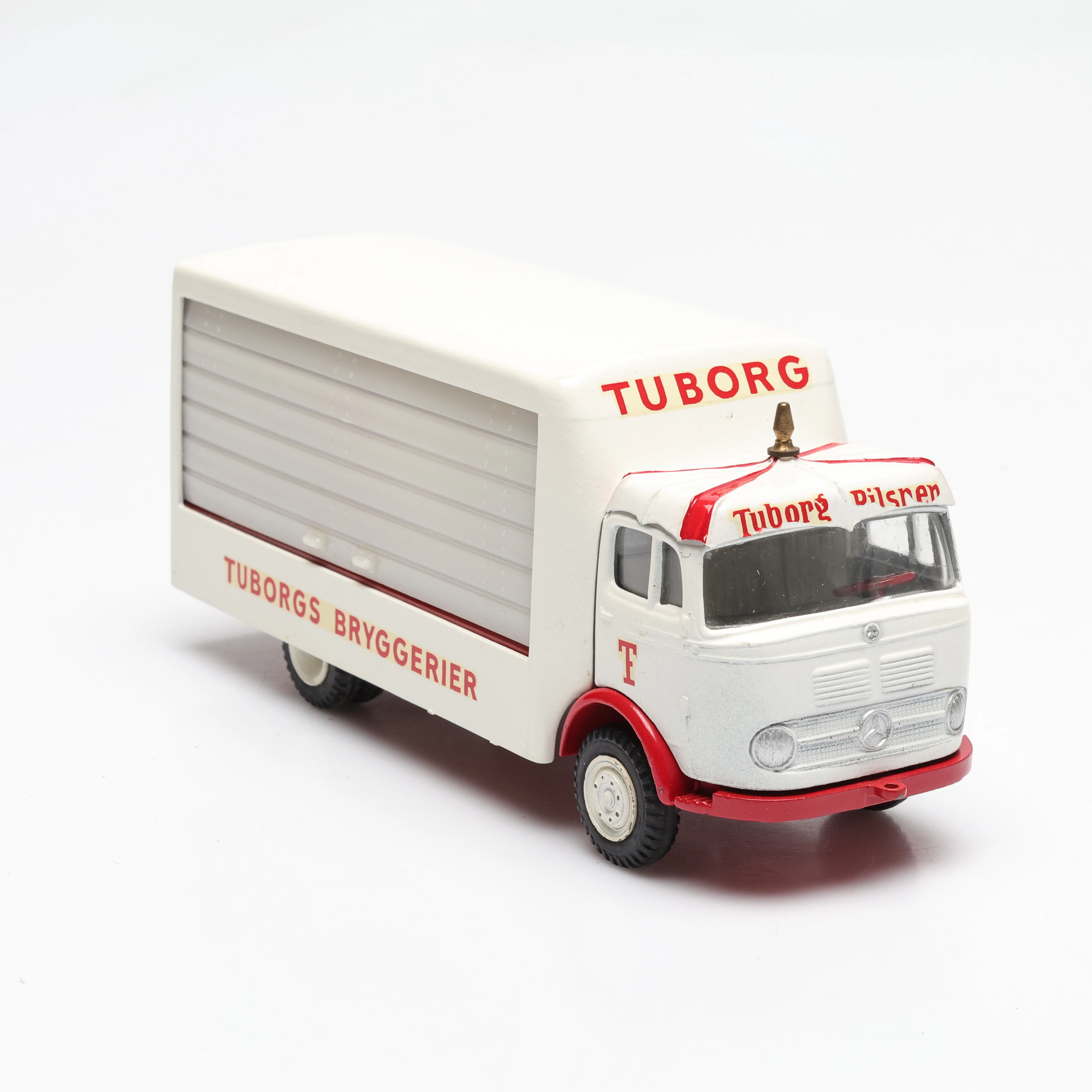 TEKNO, Marcedes-Benz lastbilar, "Tuborgs Bryggerier" med låda.