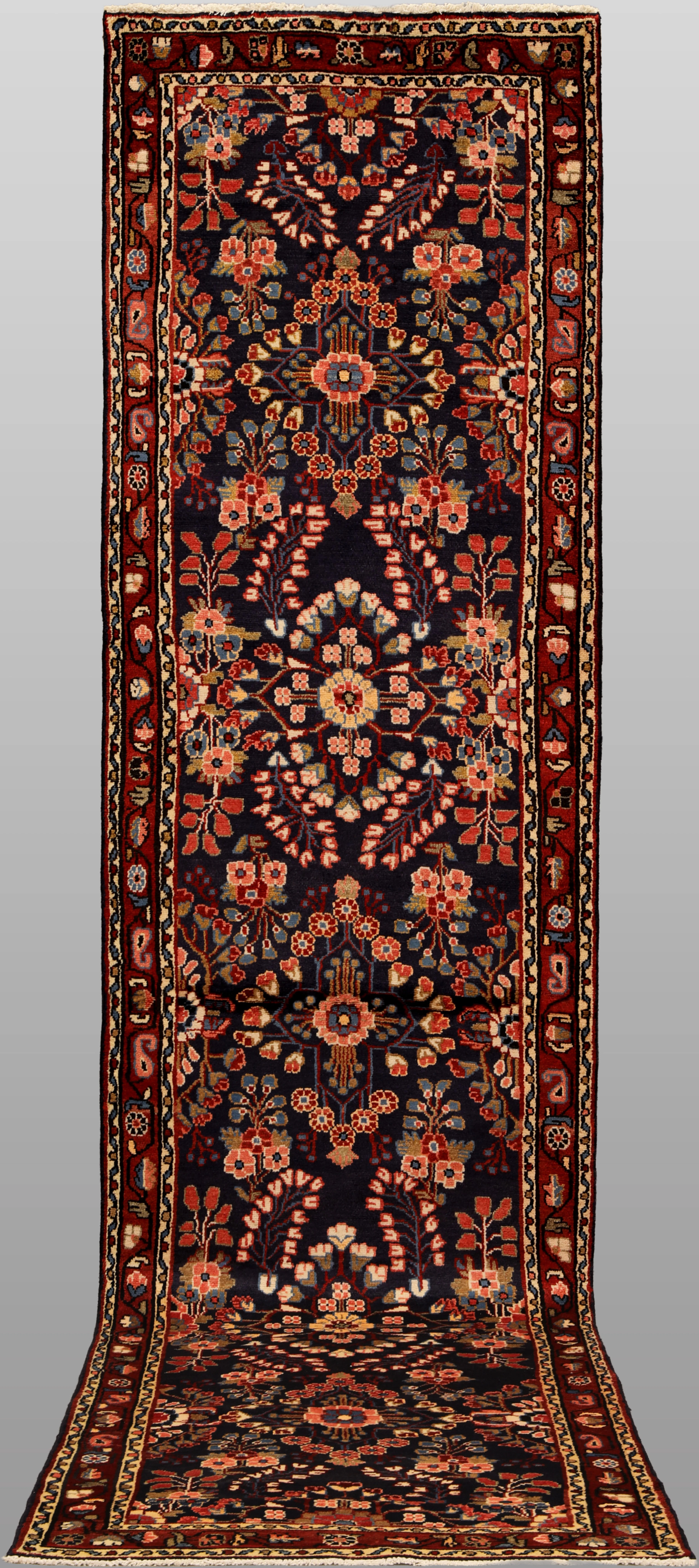 ORIENTMATTA. Hamadan gallerimodell, 397 x 100 cm.