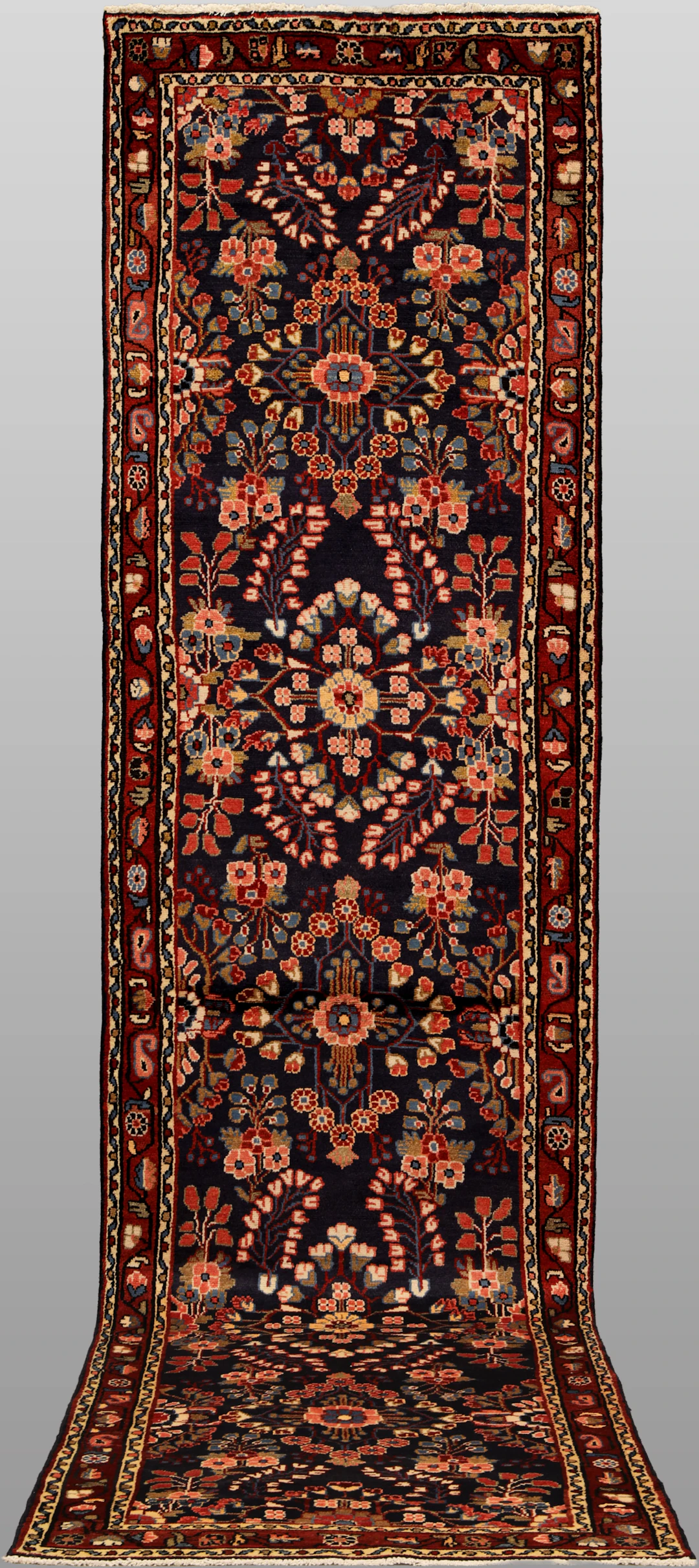 ORIENTMATTA. Hamadan gallerimodell, 397 x 100 cm.