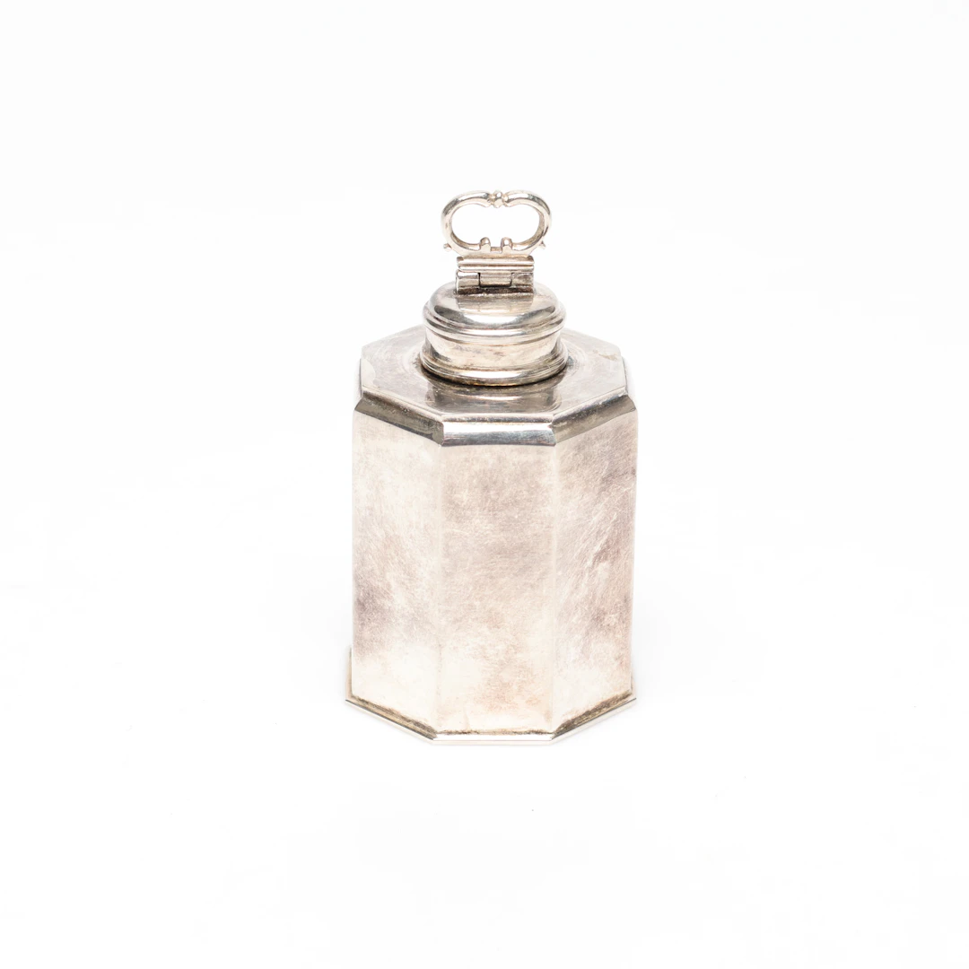 PRISMAFLASKA, silver, vikt ca 46 g.