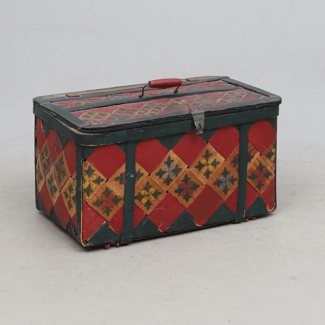 SPÅNKISTA, målad, allmogestil, 1900-tal.