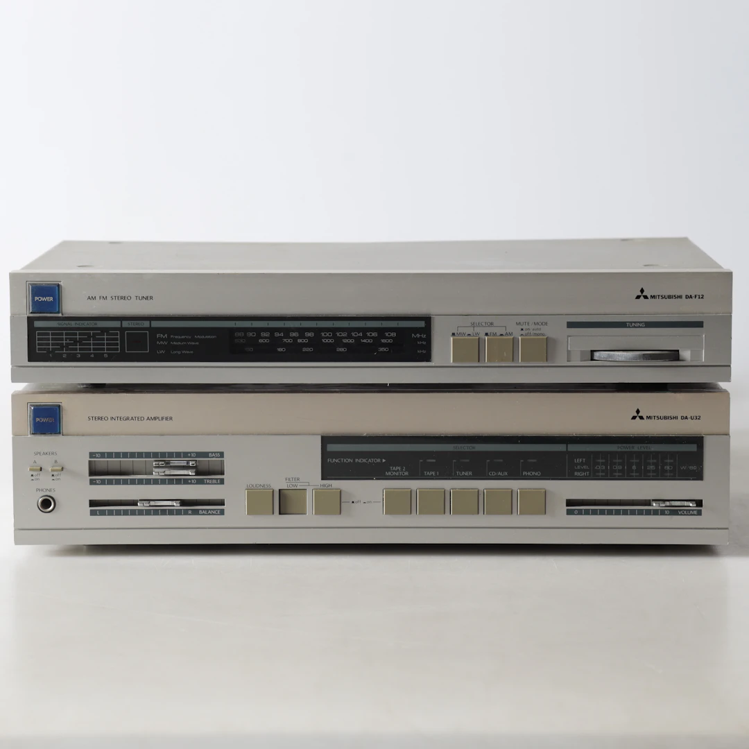 AM FM STEREO TUNER & STEREO INTEGRATED AMPLIFIER, Mitsubishi, DA-F12