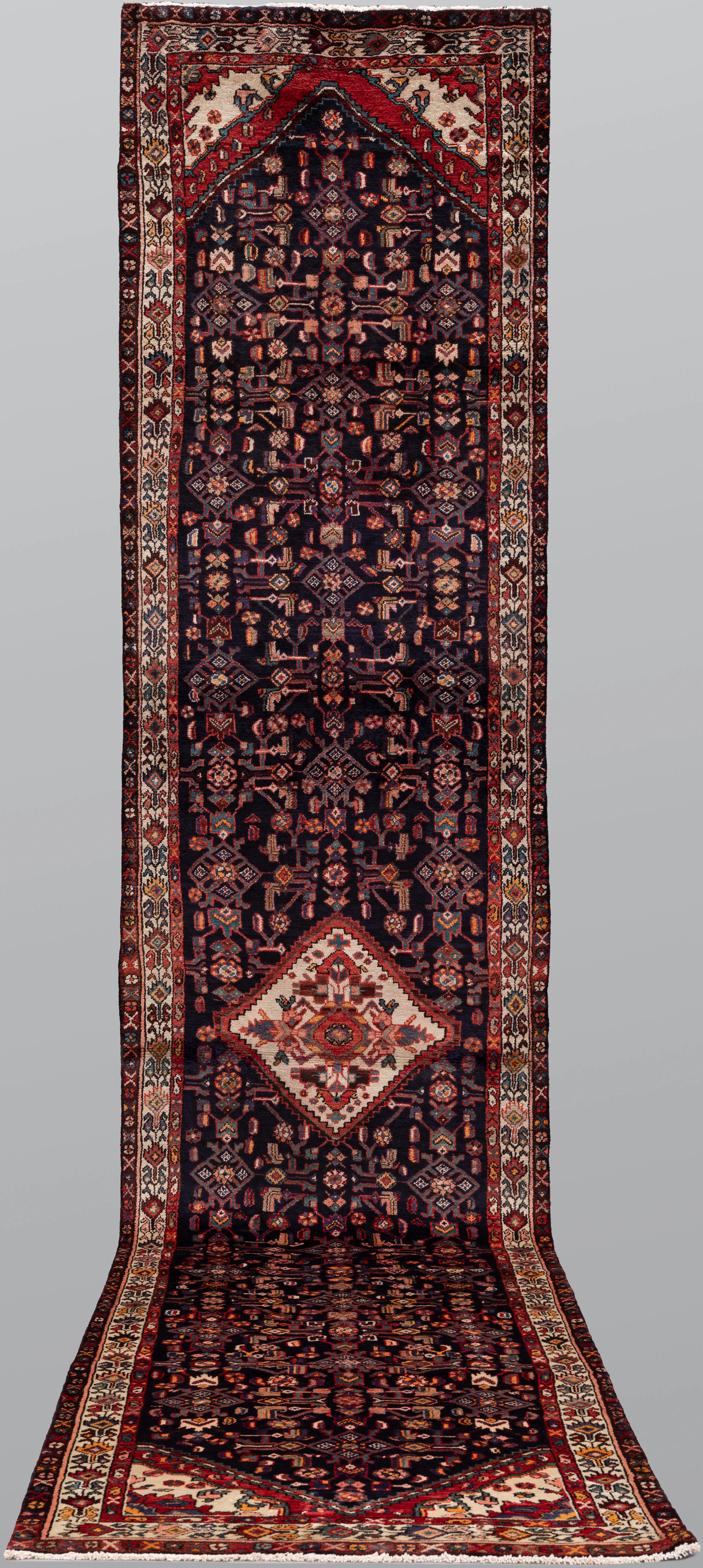 ORIENTMATTA, Hamadan gallerimodell, 529 x 112 cm.
