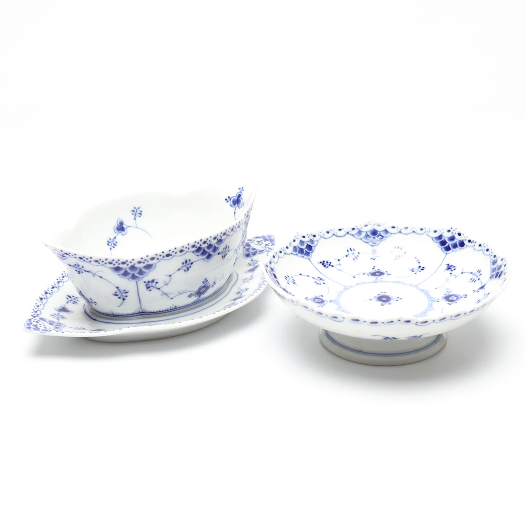 PORSLIN, två delar, Royal Copenhagen, Musselmalet.