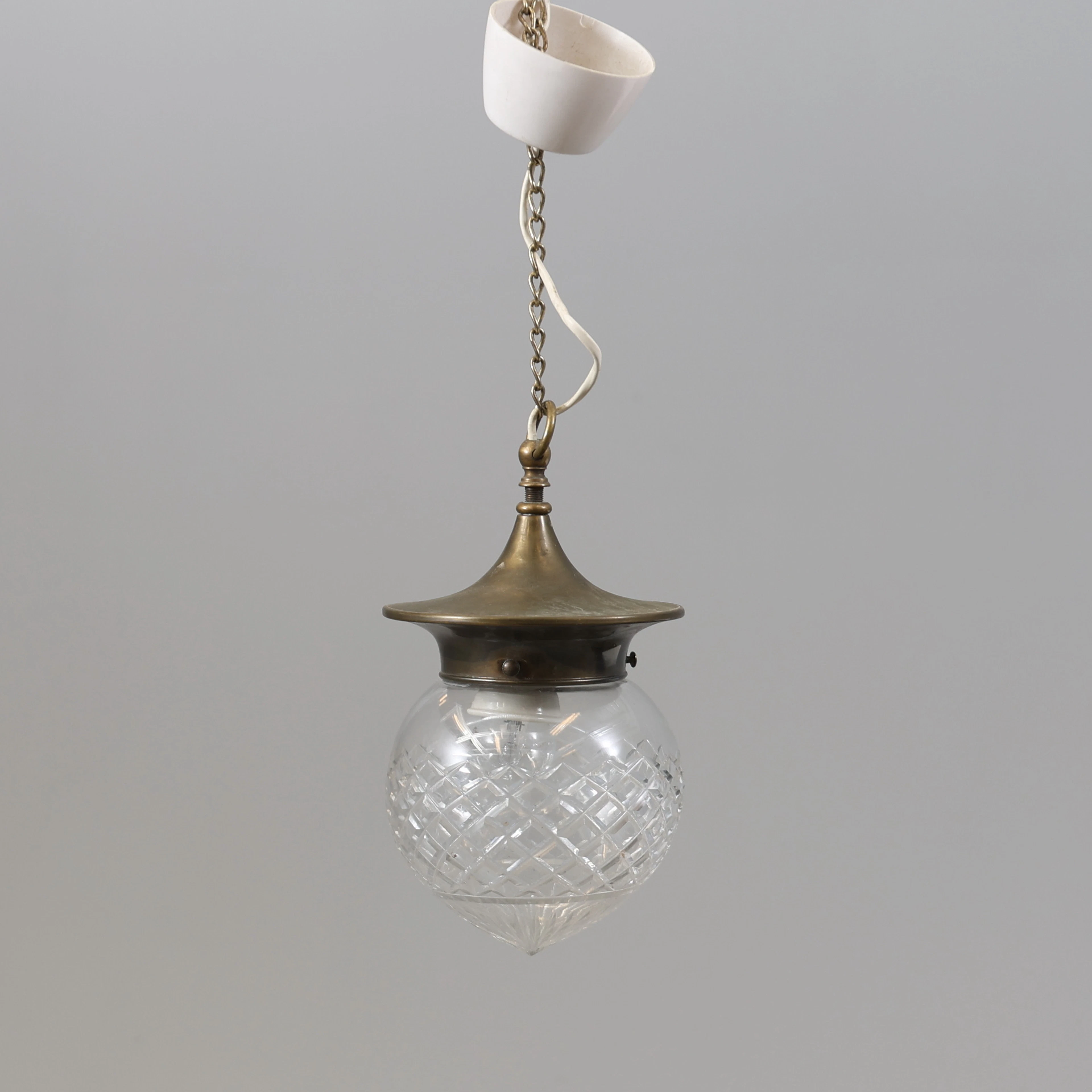 TAKLAMPA, glas och mässing, 1900-tal.