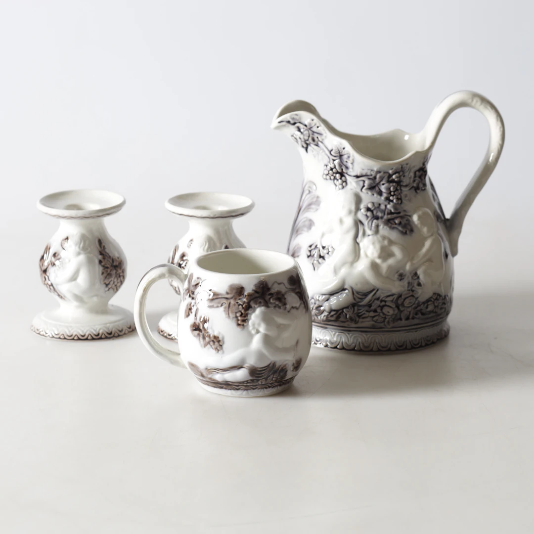 TILLBRINGARE, ljusstakar samt mugg, 4 delar, flintgods, "Mullbär", Gefle.