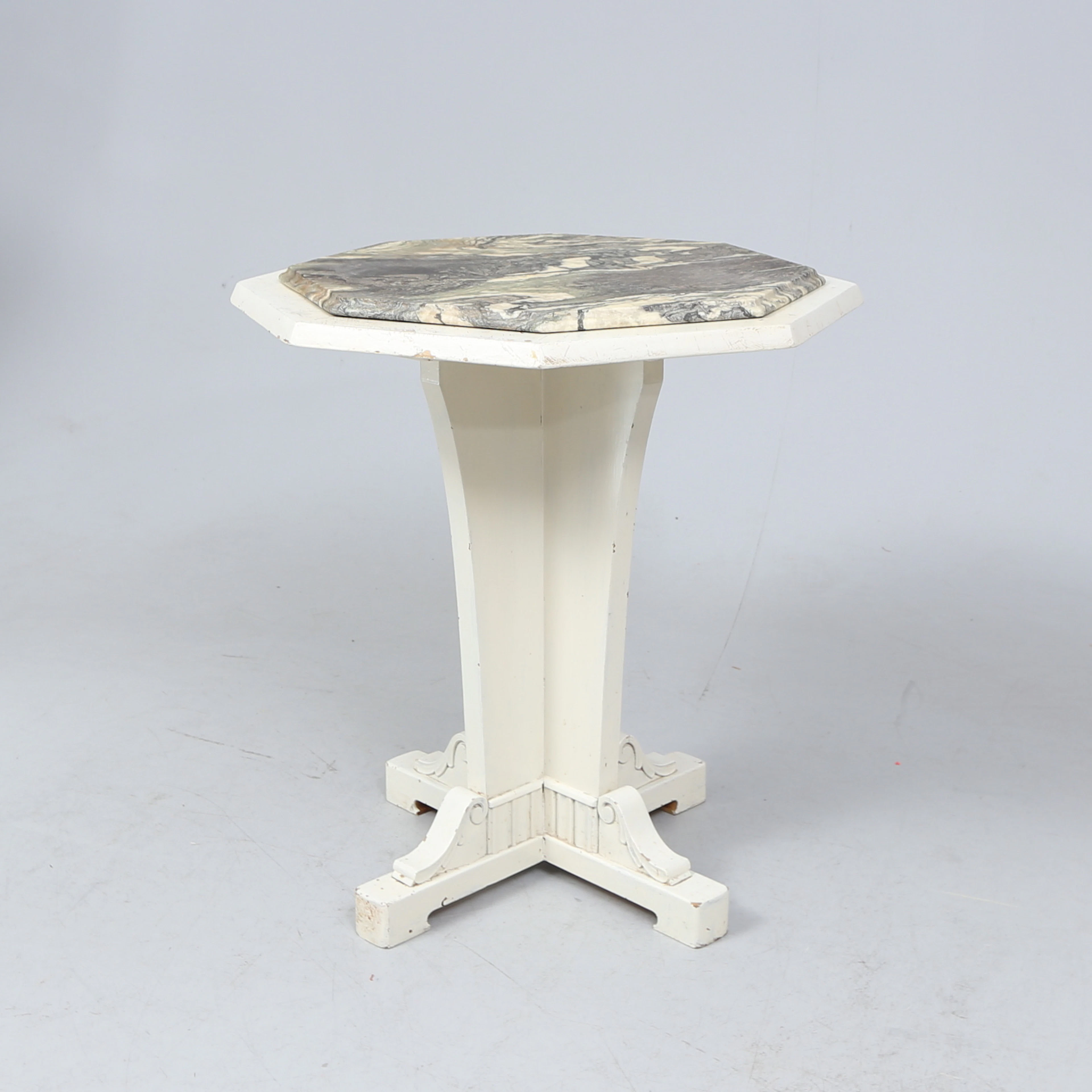 BORD, åttkantig/oktagon med skiva i imitation marmor, 1920/30 tal.